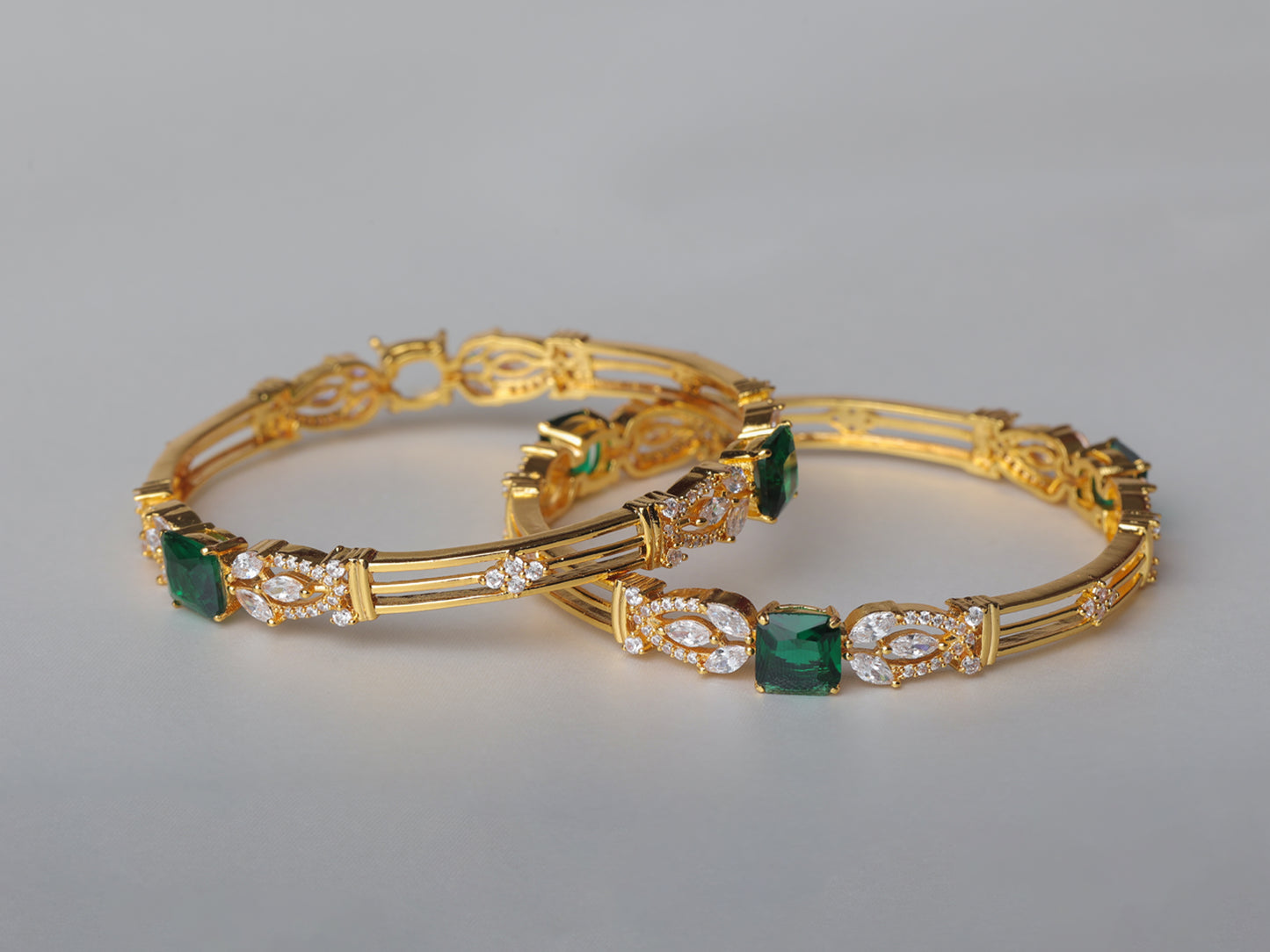 ANTIQUE EMERALD MICRO GOLD PLATED BANGLE