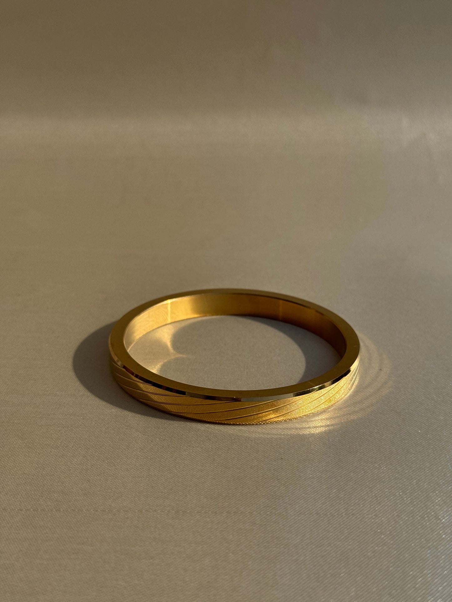 MENS 22K GOLD PLATED ANTI TARNISH KADA - 8 MM