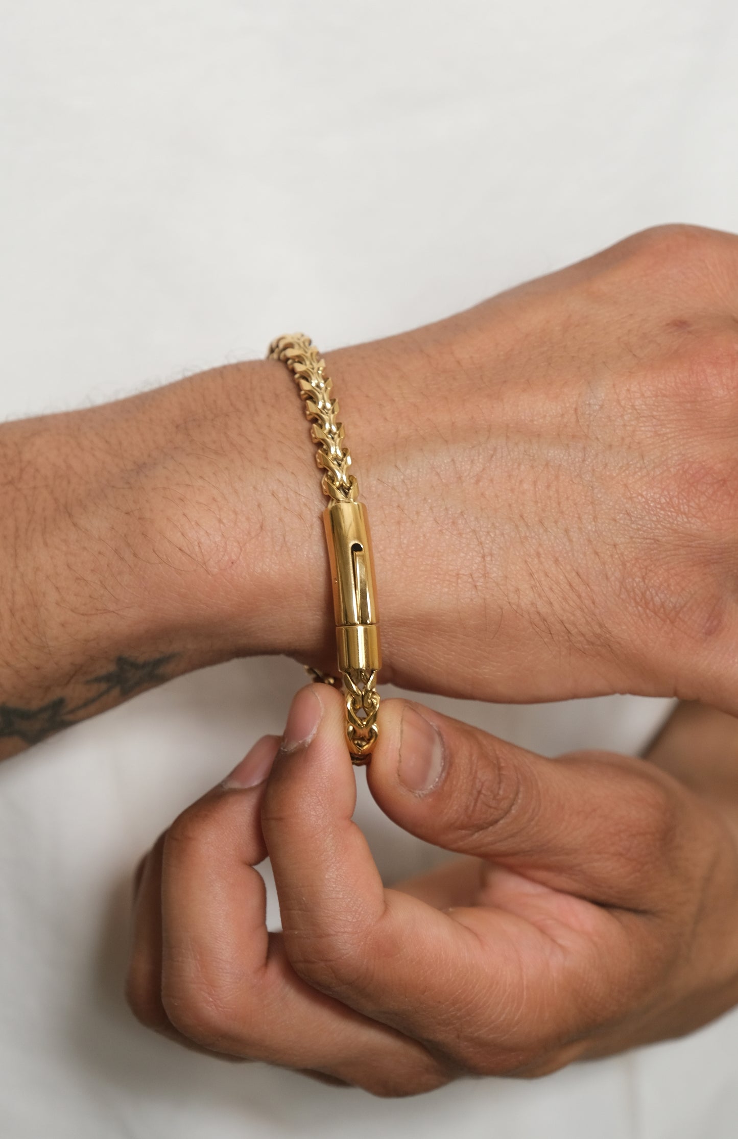MENS 18k GOLD PLATED LOCK BRACELET