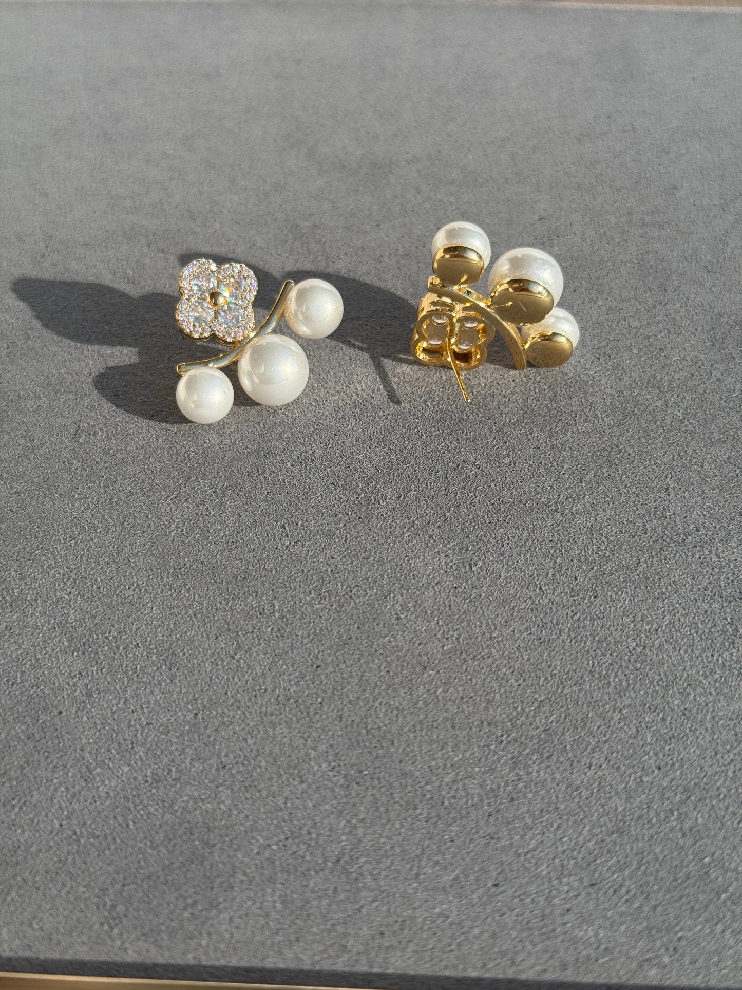NATURAL PEARL GOLD PLATED STUDS