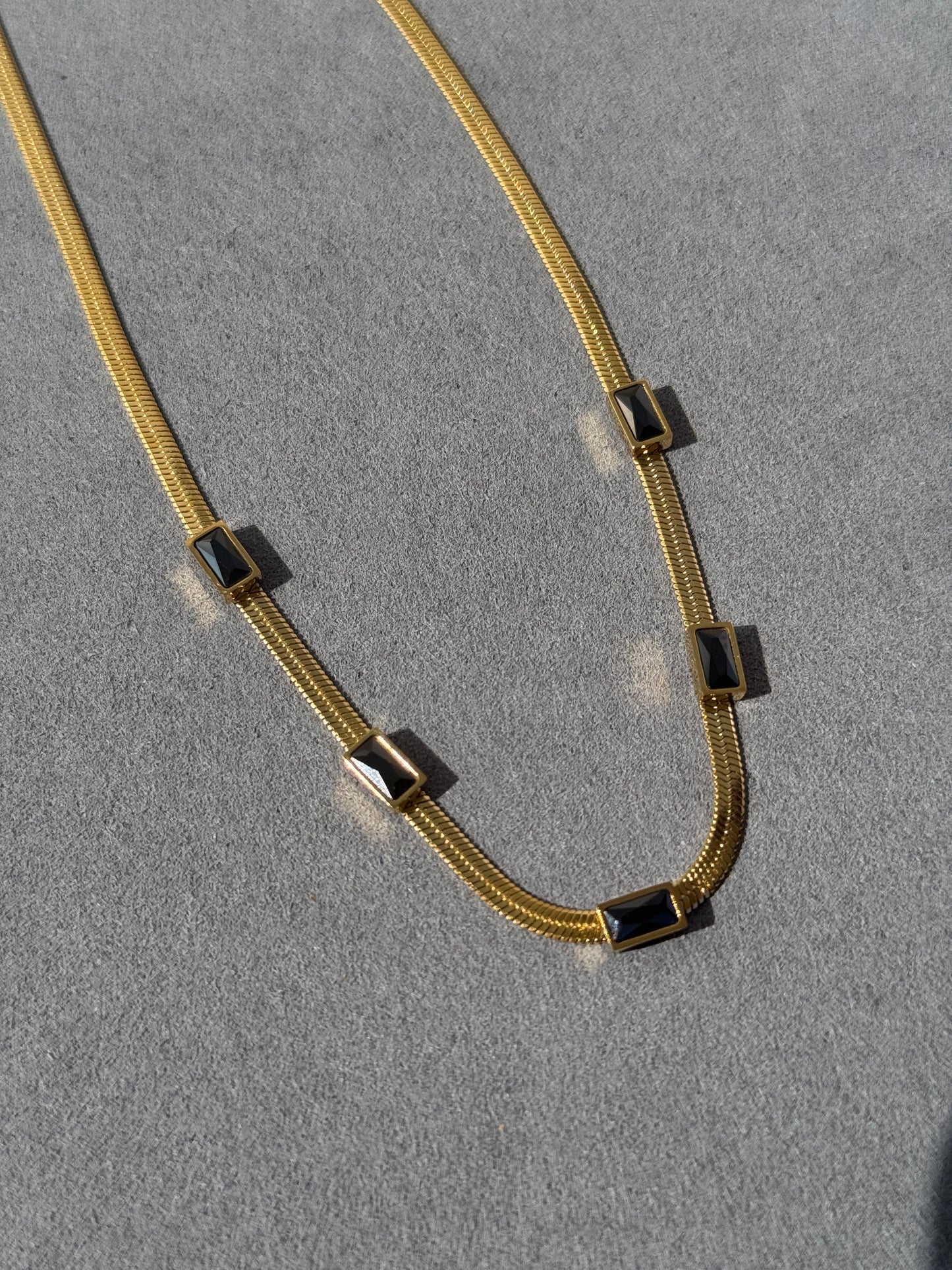 BLACK STONE 18k NECKLACE