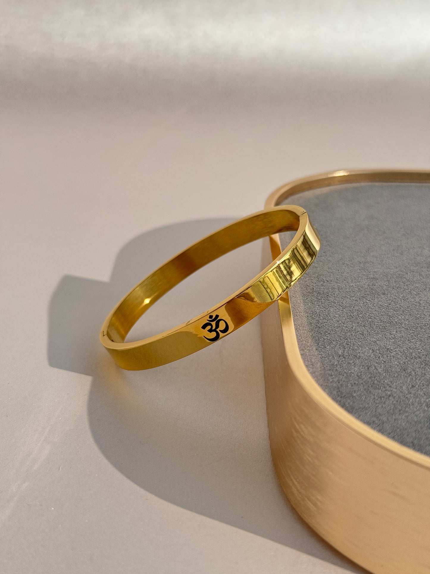 OM GOLD PLATED MENS KADA