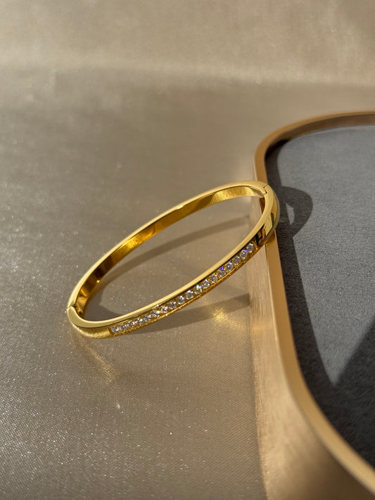 SLEEK 18k GOLD PLATED LUXURY BRACELET