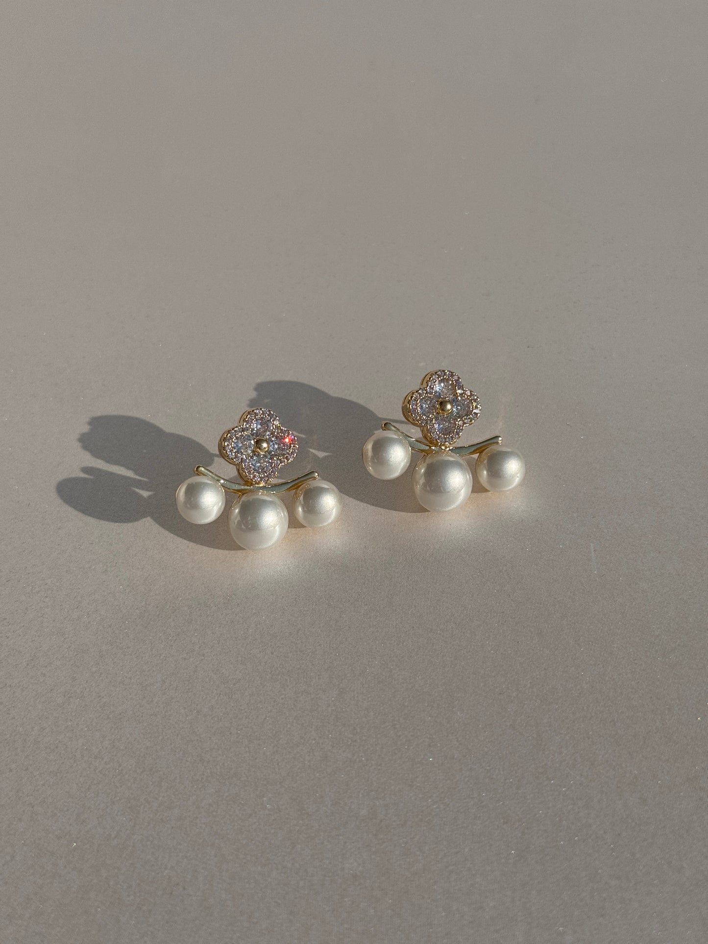 NATURAL PEARL GOLD PLATED STUDS