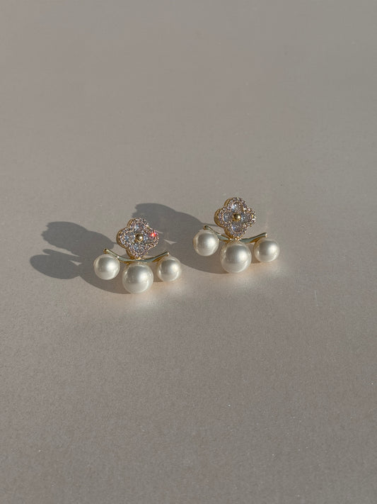 NATURAL PEARL GOLD PLATED STUDS