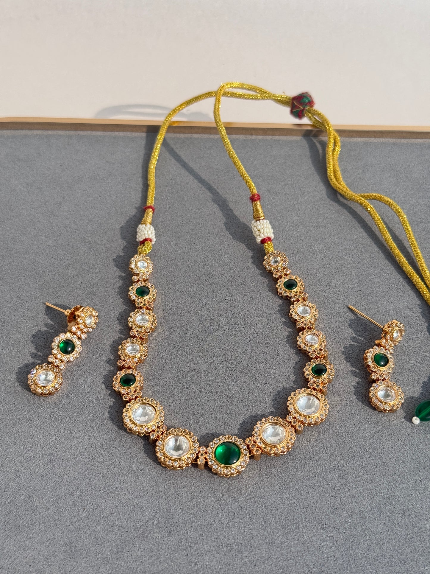 EMERALD TRADITIONAL GOLD PLATED CHOKER