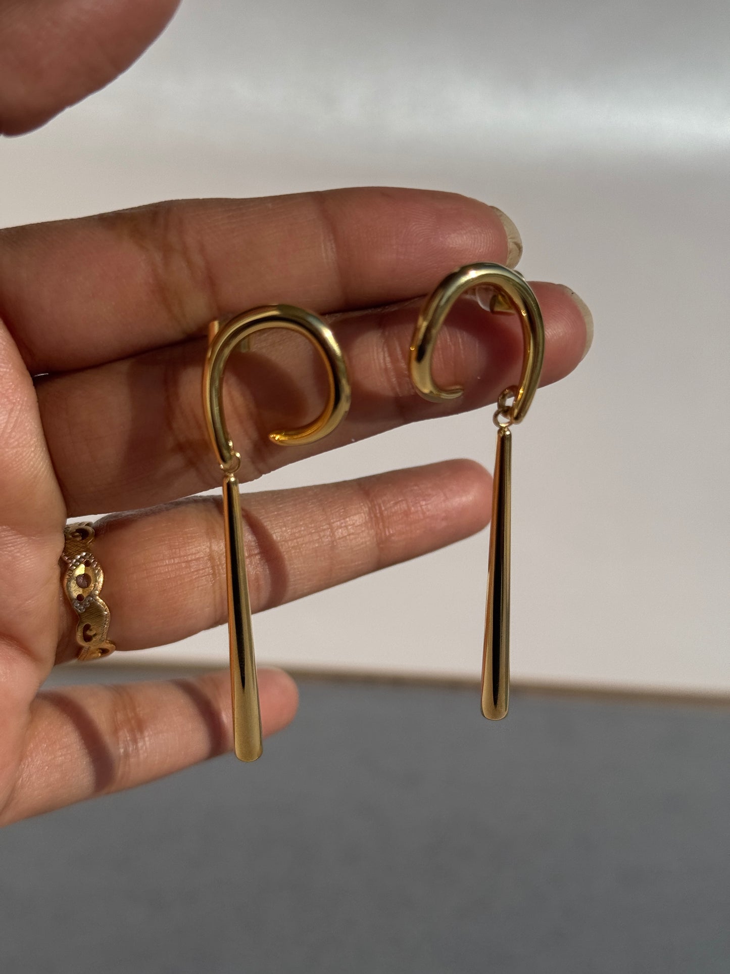 18k GOLD PLATED DROP EARRINGS