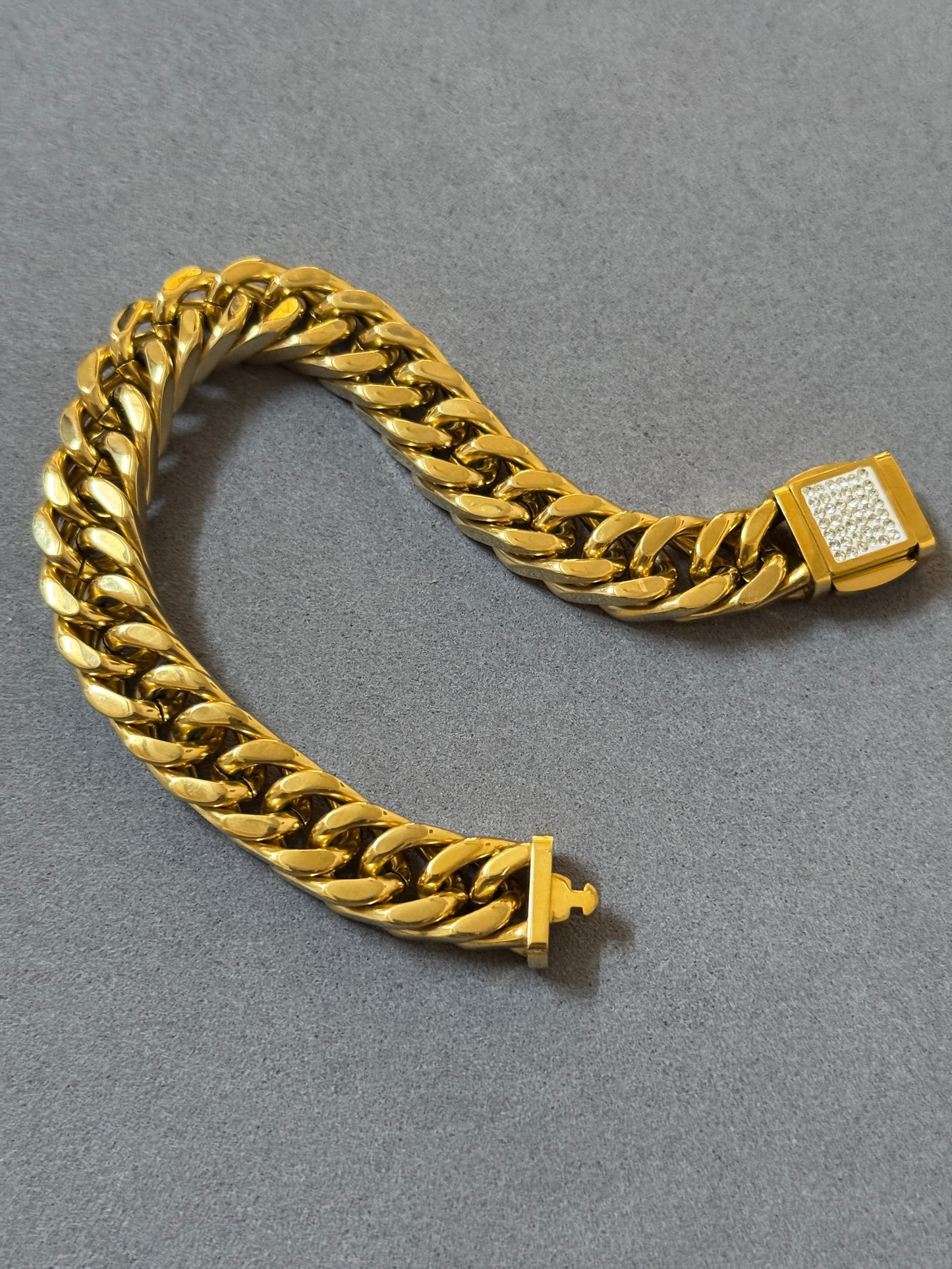 MENS 18k GOLD PLATED LOCK BRACELET - 18 MM