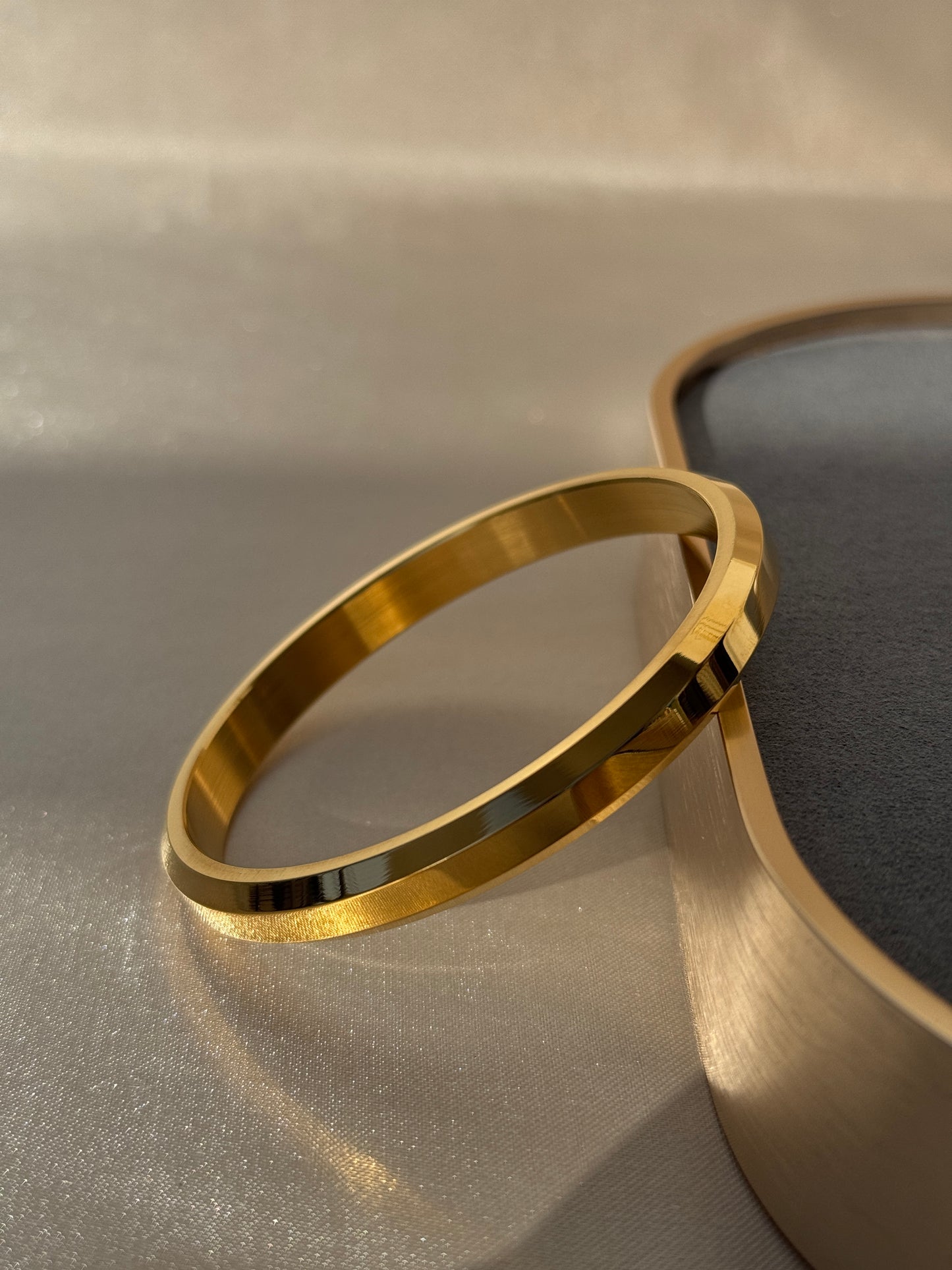 MENS 18k GOLD PLATED ANTI TARNISH KADA - 8 MM
