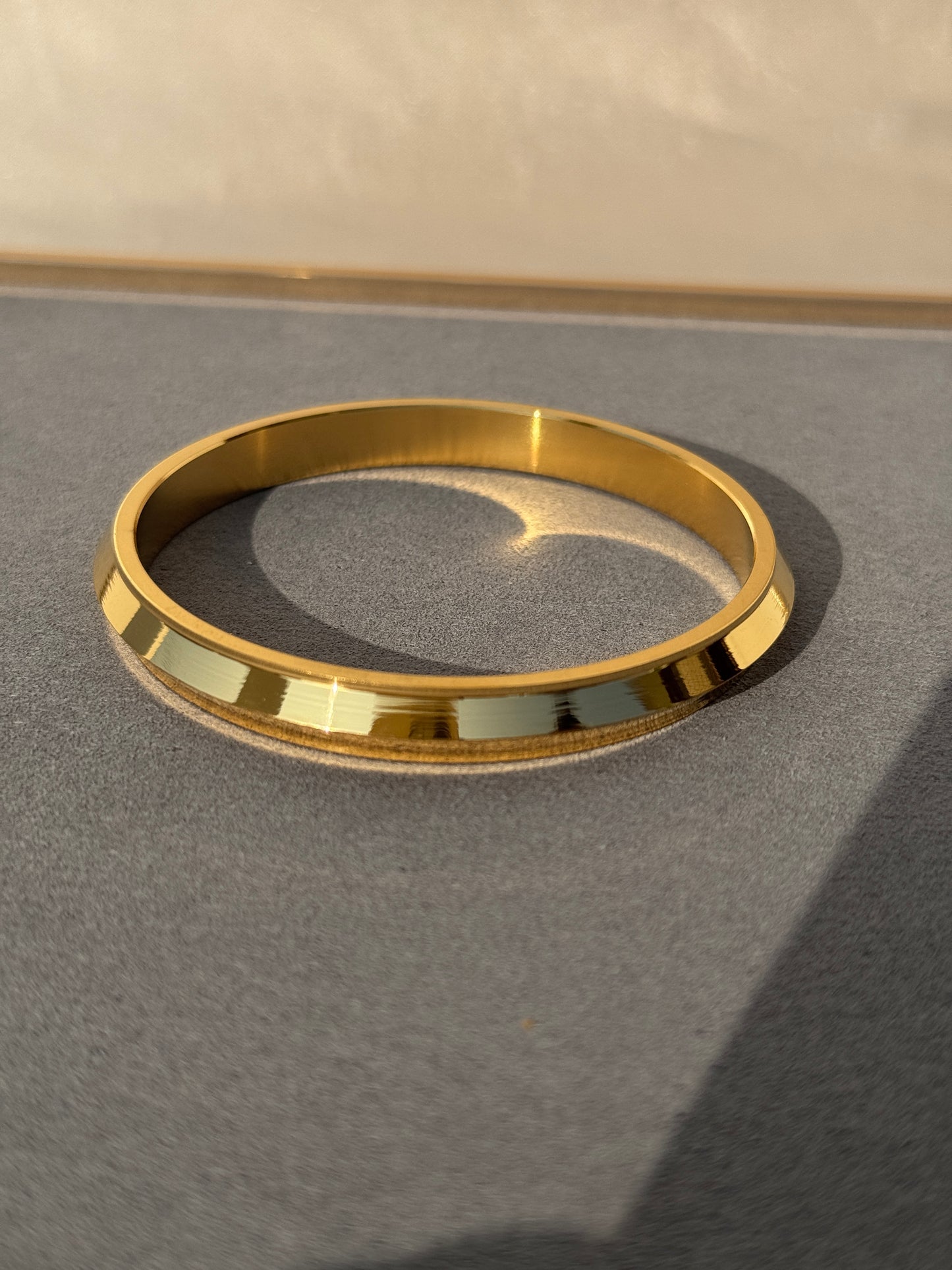 MENS 18K GOLD PLATED ANTI TARNISH KADA - 8 MM
