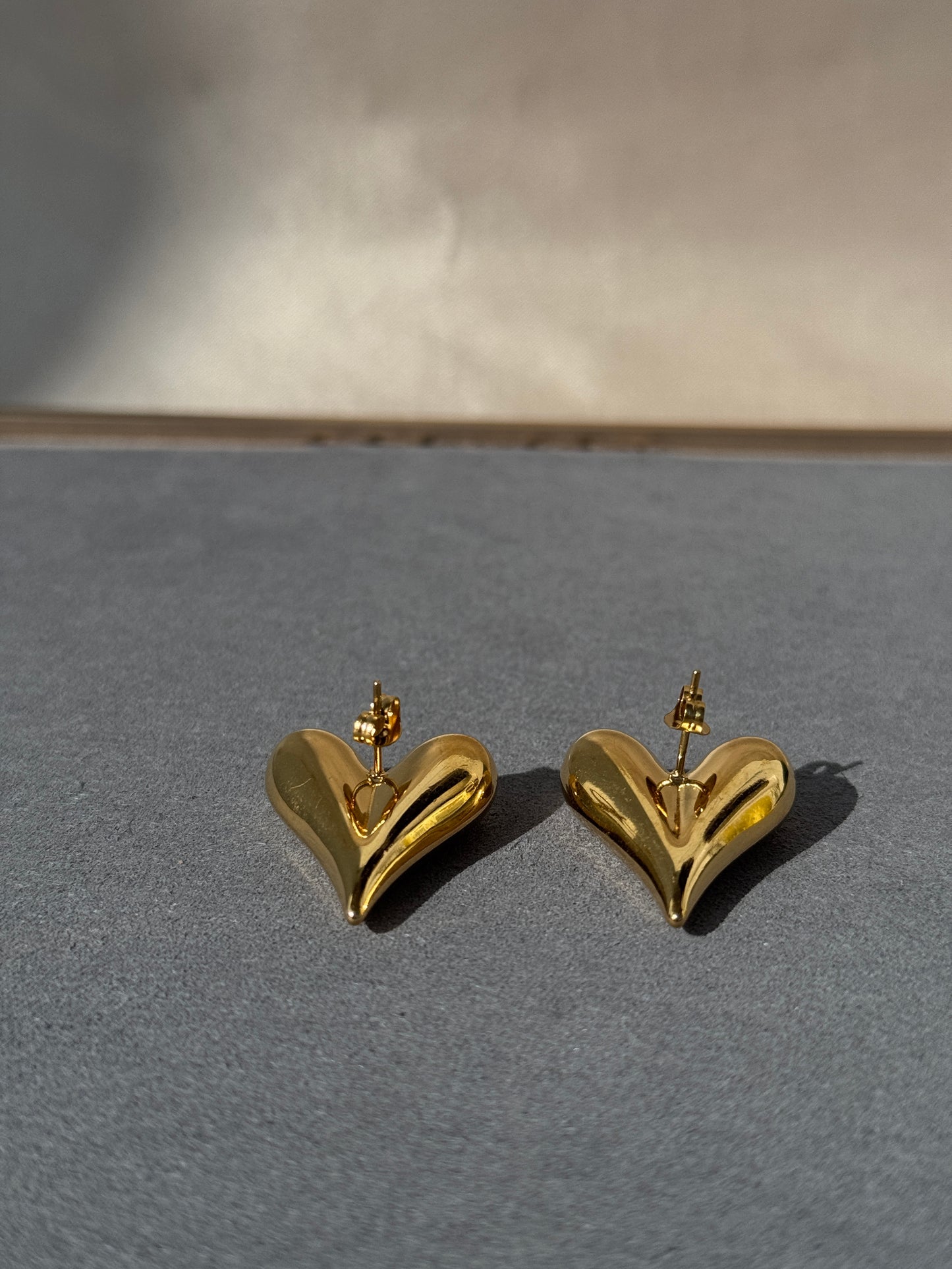18k ANTI TARNISH GOLD PLATED HEART EARRINGS