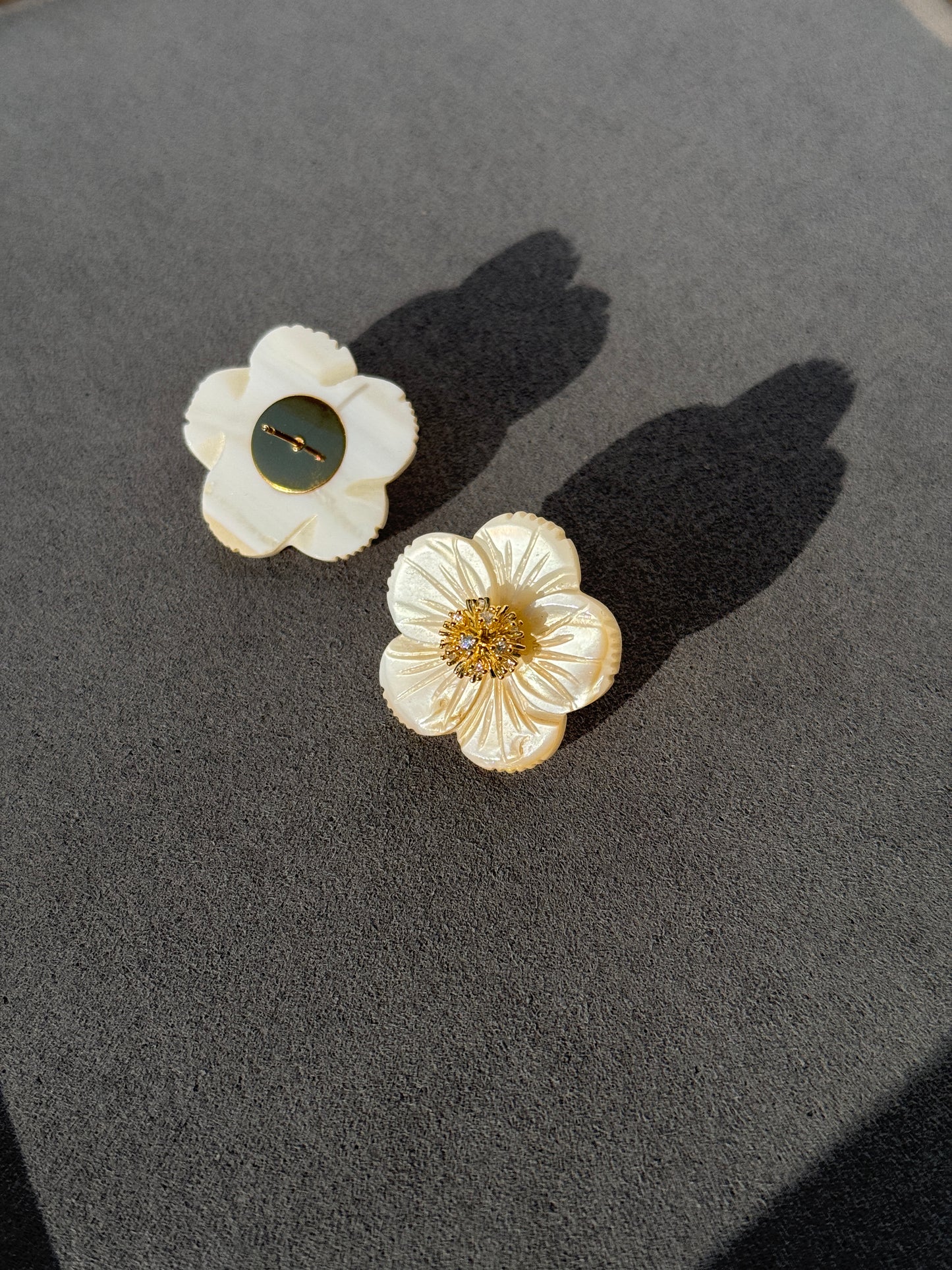 GOLDEN PETAL STUD