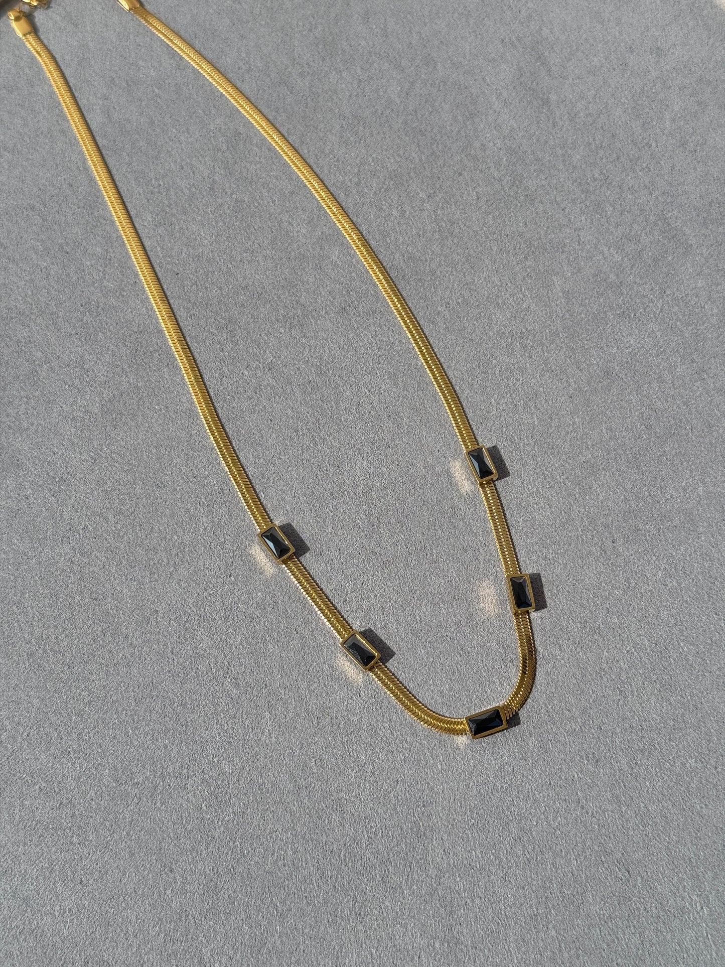 BLACK STONE 18k NECKLACE
