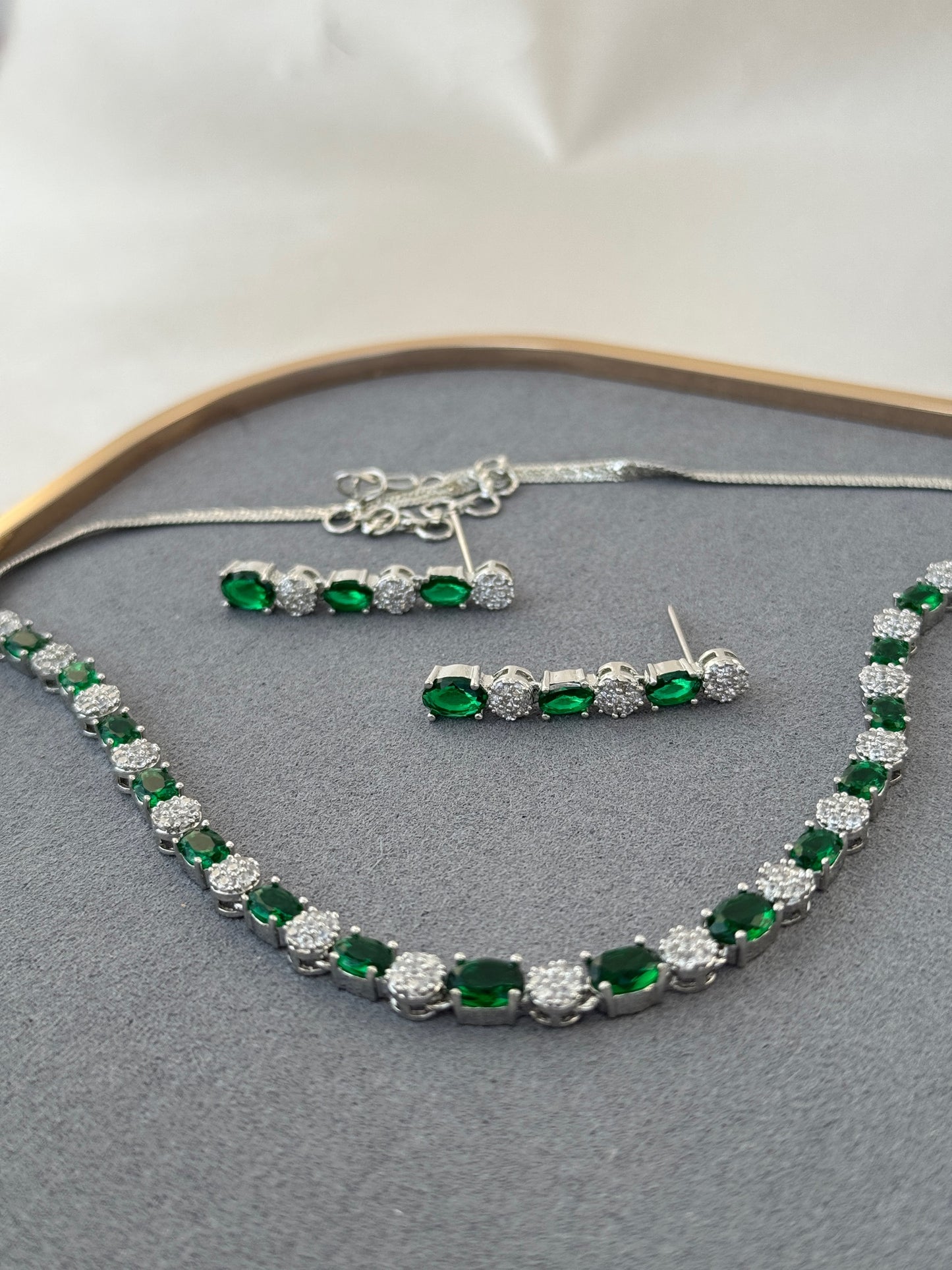 EMERALD AD NECKLACE