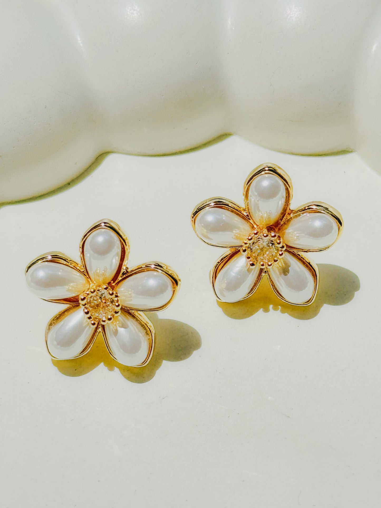 18k GOLD PLATED PEARL EARRINGS