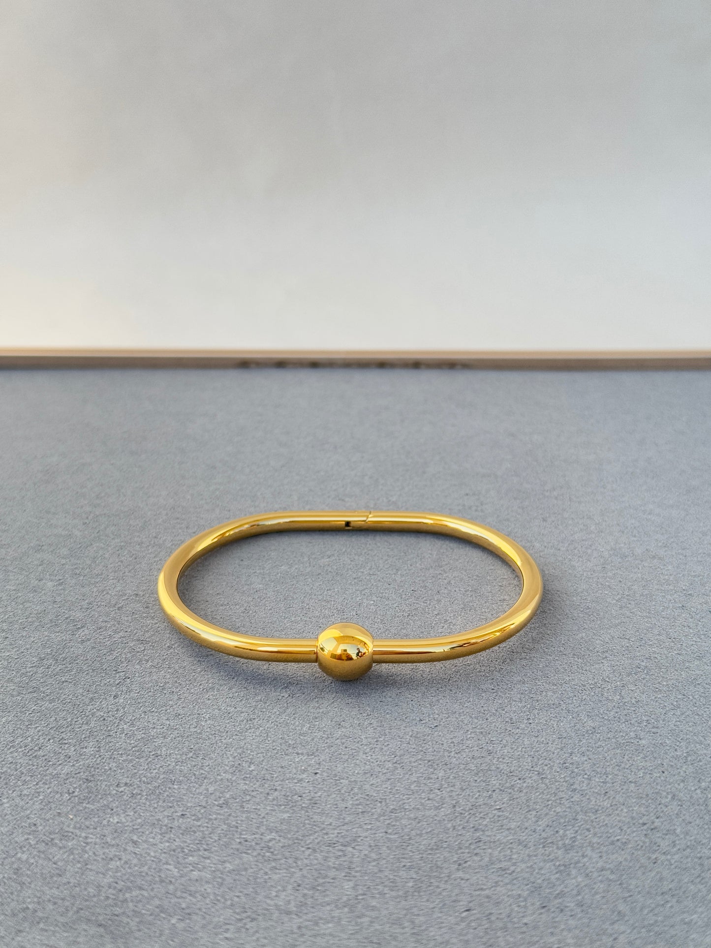 SLEEK 18K GOLD PLATED BRACELET