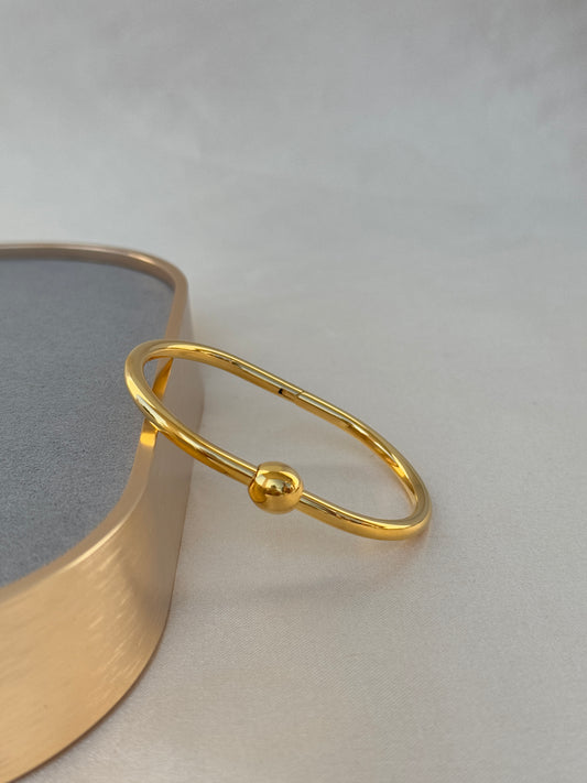 SLEEK 18K GOLD PLATED BRACELET