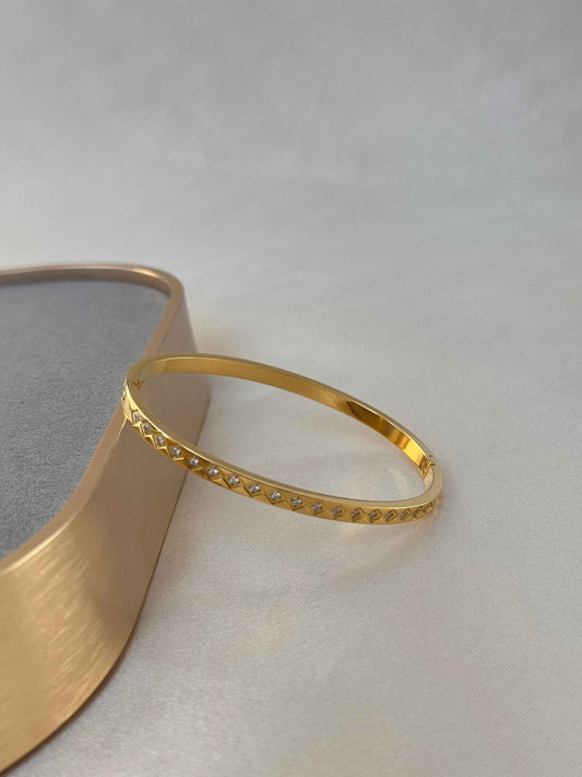 SLEEK 18k GOLD PLATED BRACELET