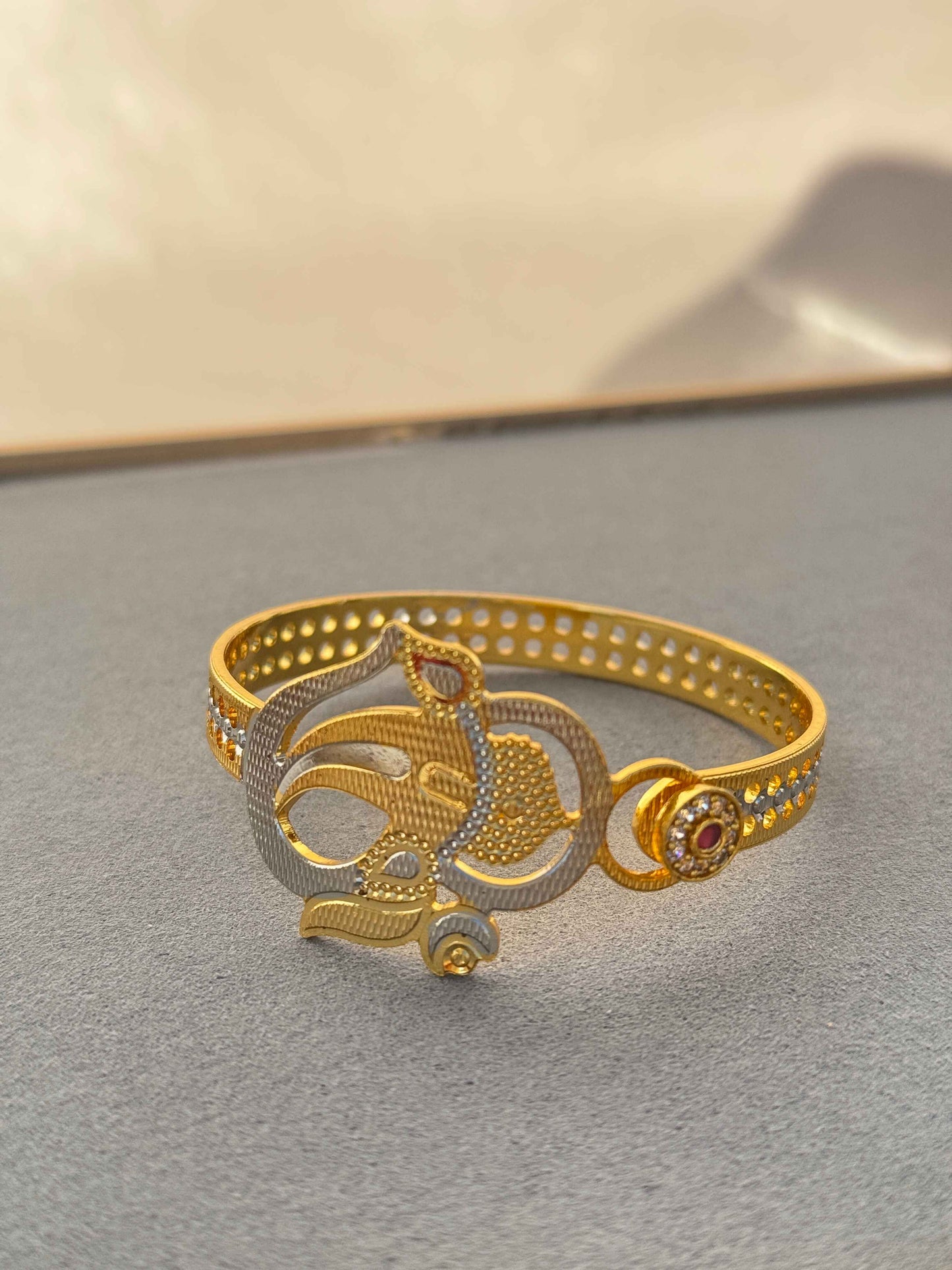 TRADITIONAL GOLD PLATED ANTIQUE BRACELET