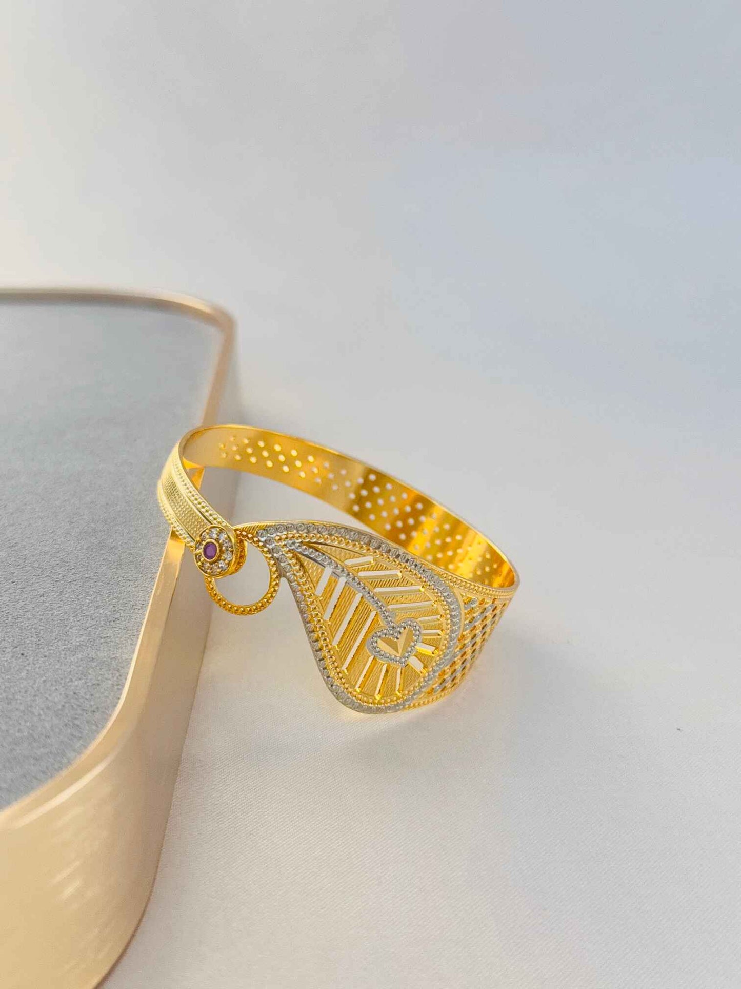 TRADITIONAL GOLD PLATED ANTIQUE BRACELET