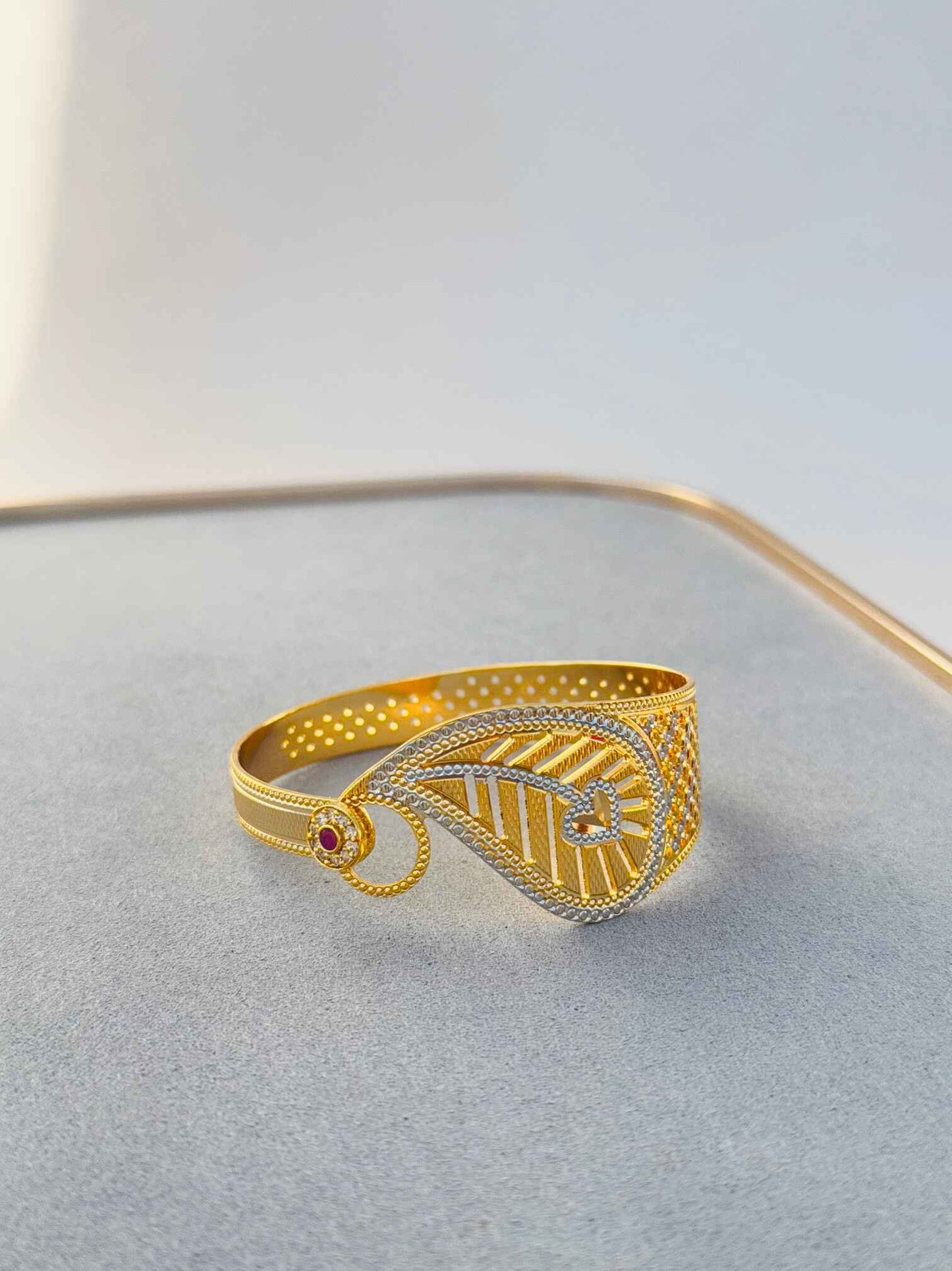 TRADITIONAL GOLD PLATED ANTIQUE BRACELET