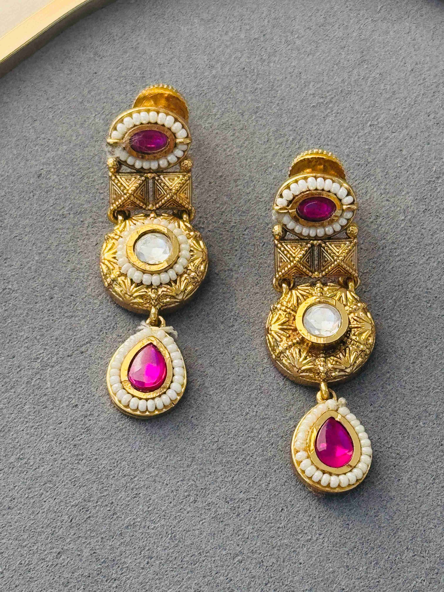ANTIQUE KUNDAN GOLD PLATED NECKLACE