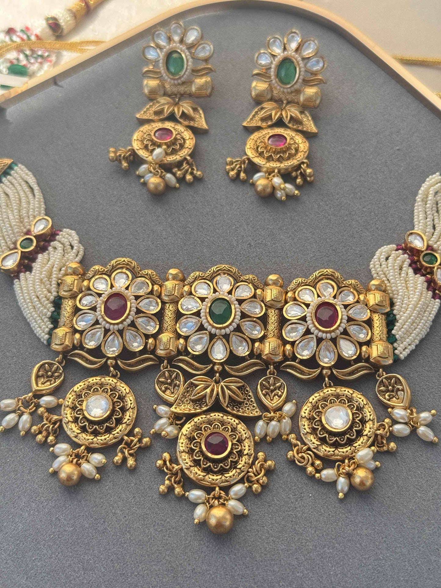 ANTIQUE KUNDAN GOLD PLATED NECKLACE