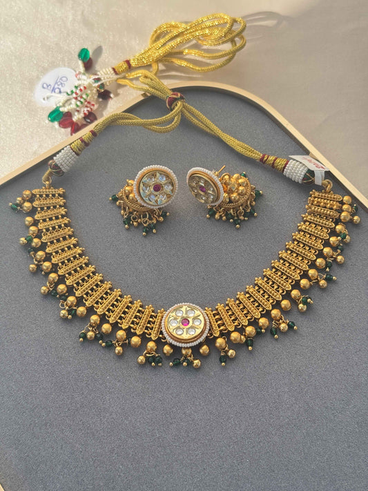 TRADITIONAL ANTIQUE GOLD PLATED CHOKER