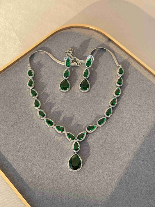 EMERALD STATEMENT TEAR DROP NECKLACE SET