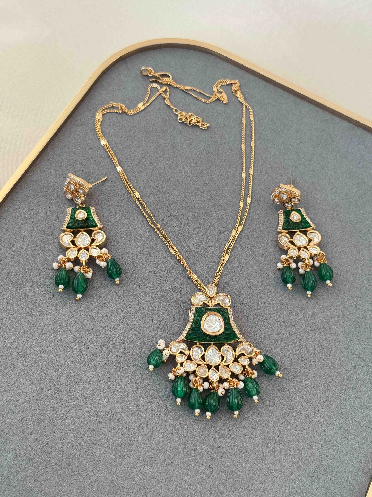 TRENDY CHAIN SET WITH KUNDAN PENDANT AND EARRINGS