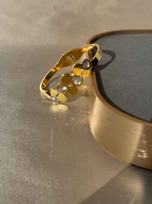 LUXURY 18k GOLD PLATED ANTI-TARNISH DIAMOND BARCELET