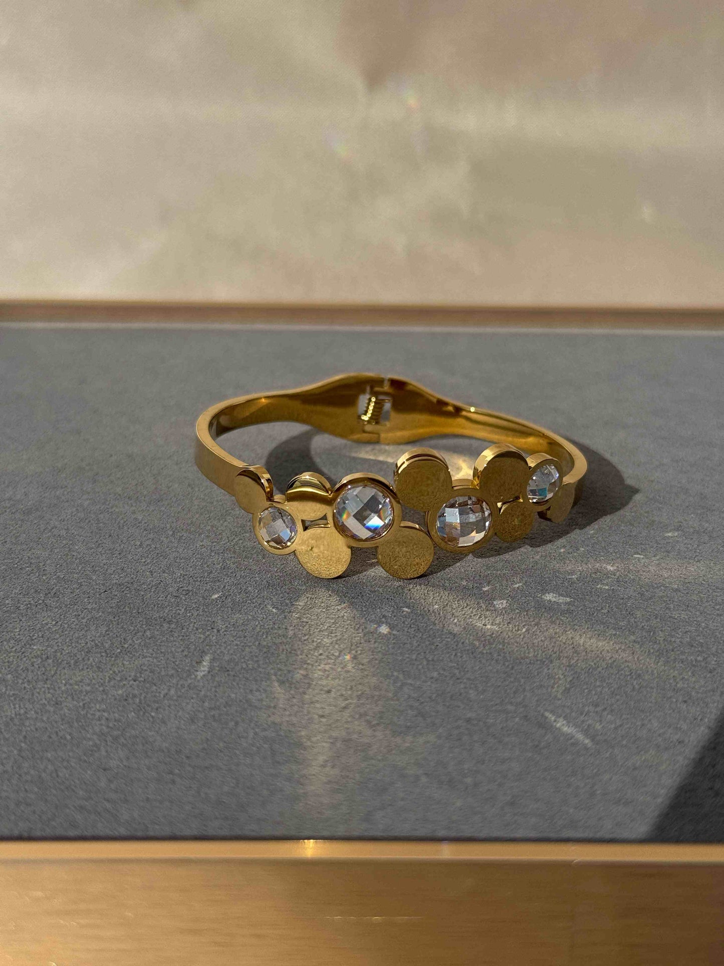 LUXURY 18k GOLD PLATED ANTI-TARNISH DIAMOND BARCELET