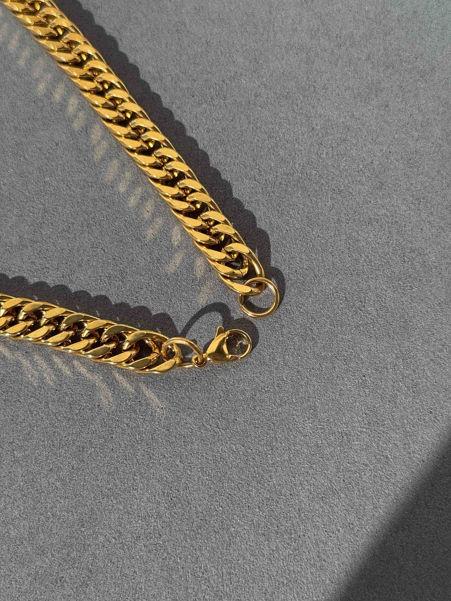 MENS’S 18k GOLD PLATED CUBANS CHAIN