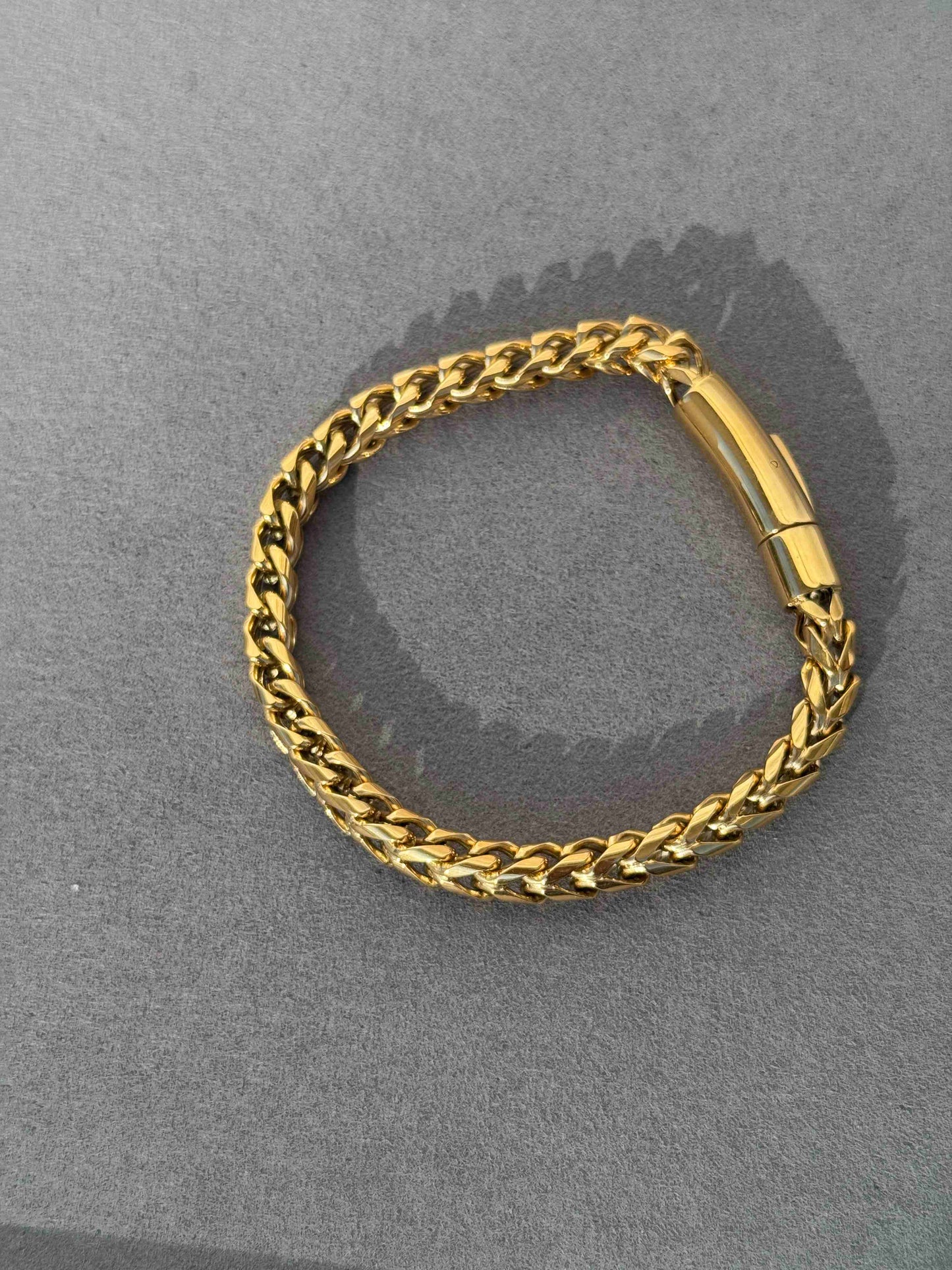 MENS 18k GOLD PLATED LOCK BRACELET