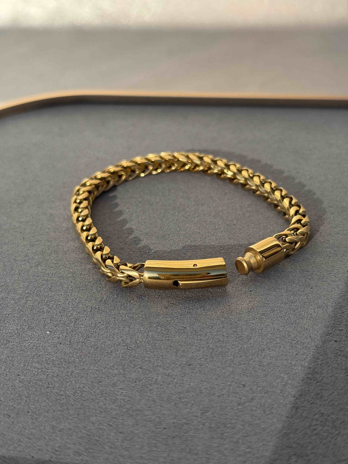MENS 18k GOLD PLATED LOCK BRACELET
