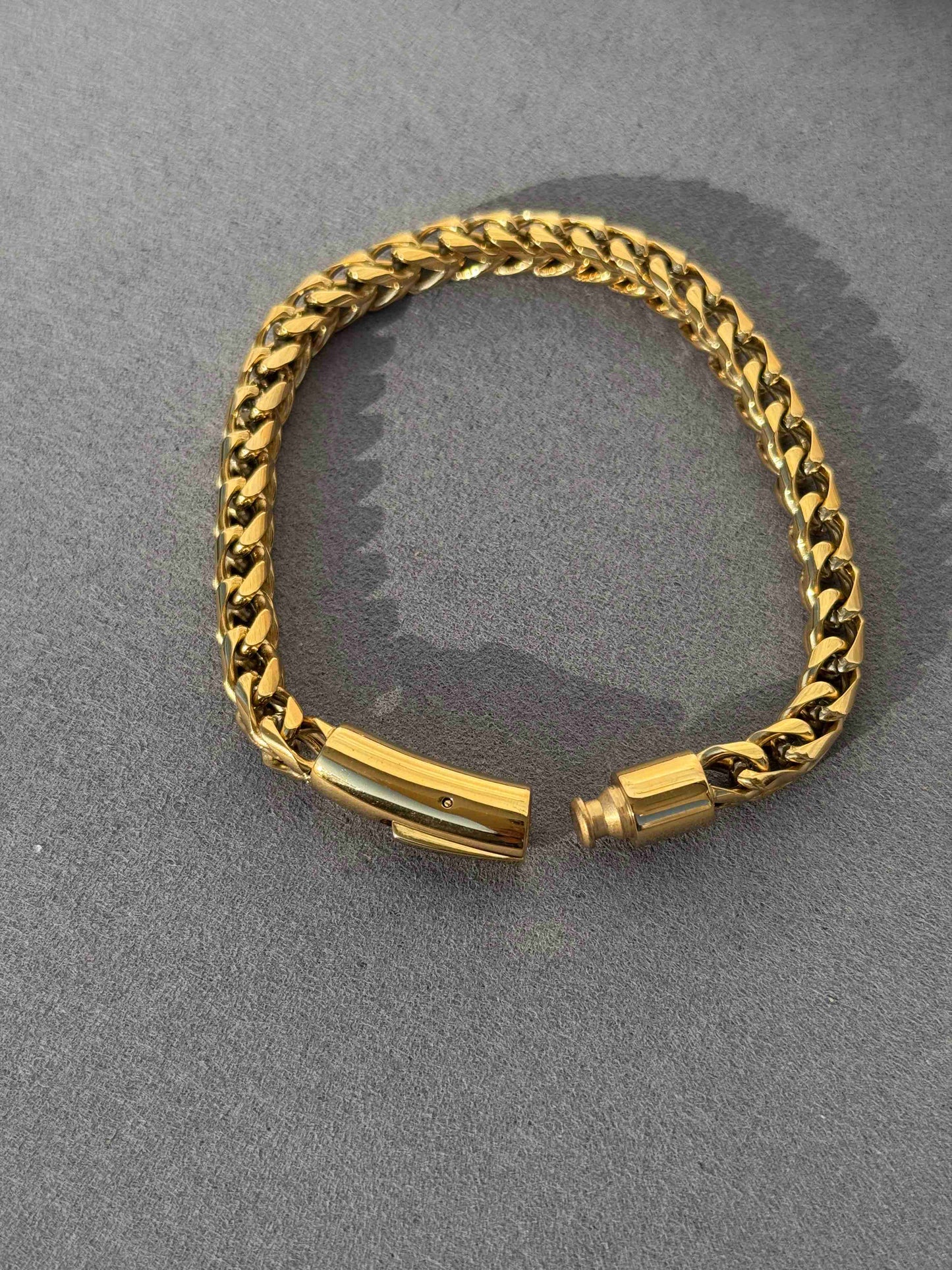 MENS 18k GOLD PLATED LOCK BRACELET
