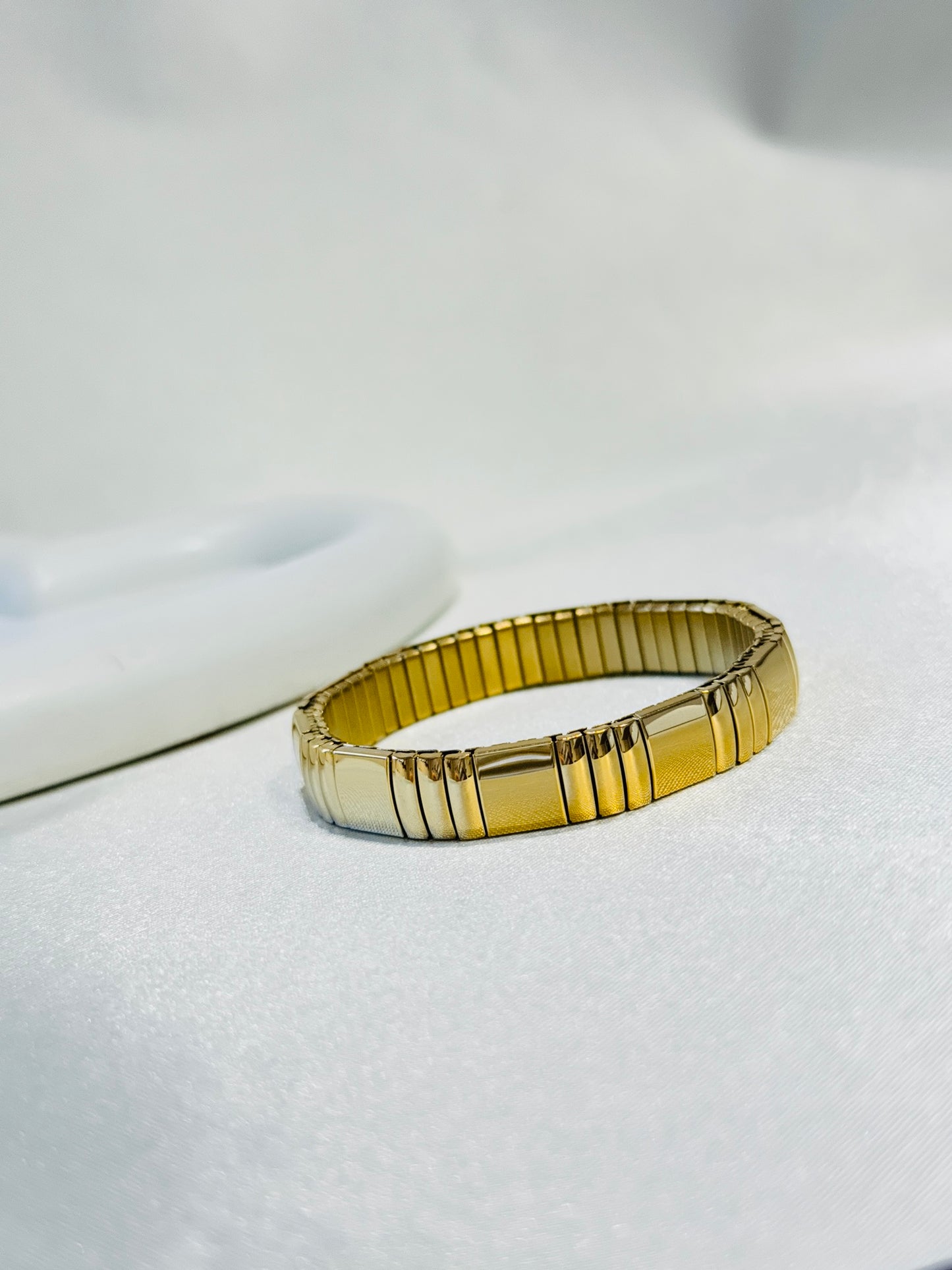 18K GOLD PLATED ANTI TARNISH STRETCHABLE BRACELET