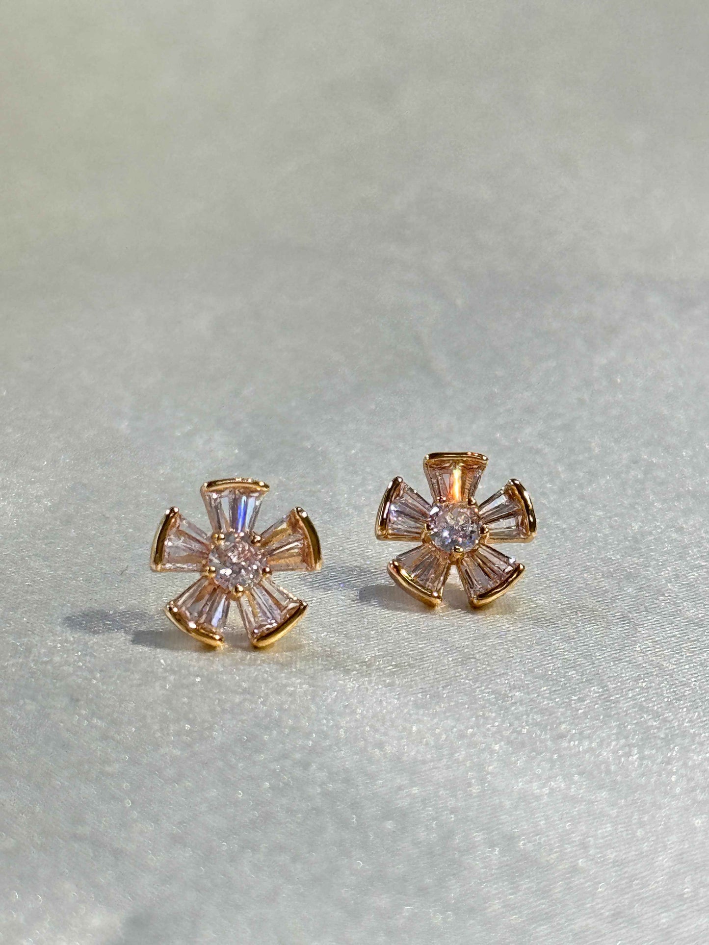 MICRO GOLD PLATED STUDS