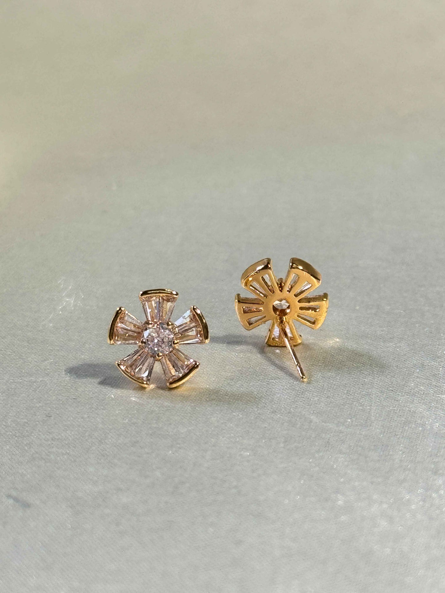 MICRO GOLD PLATED STUDS