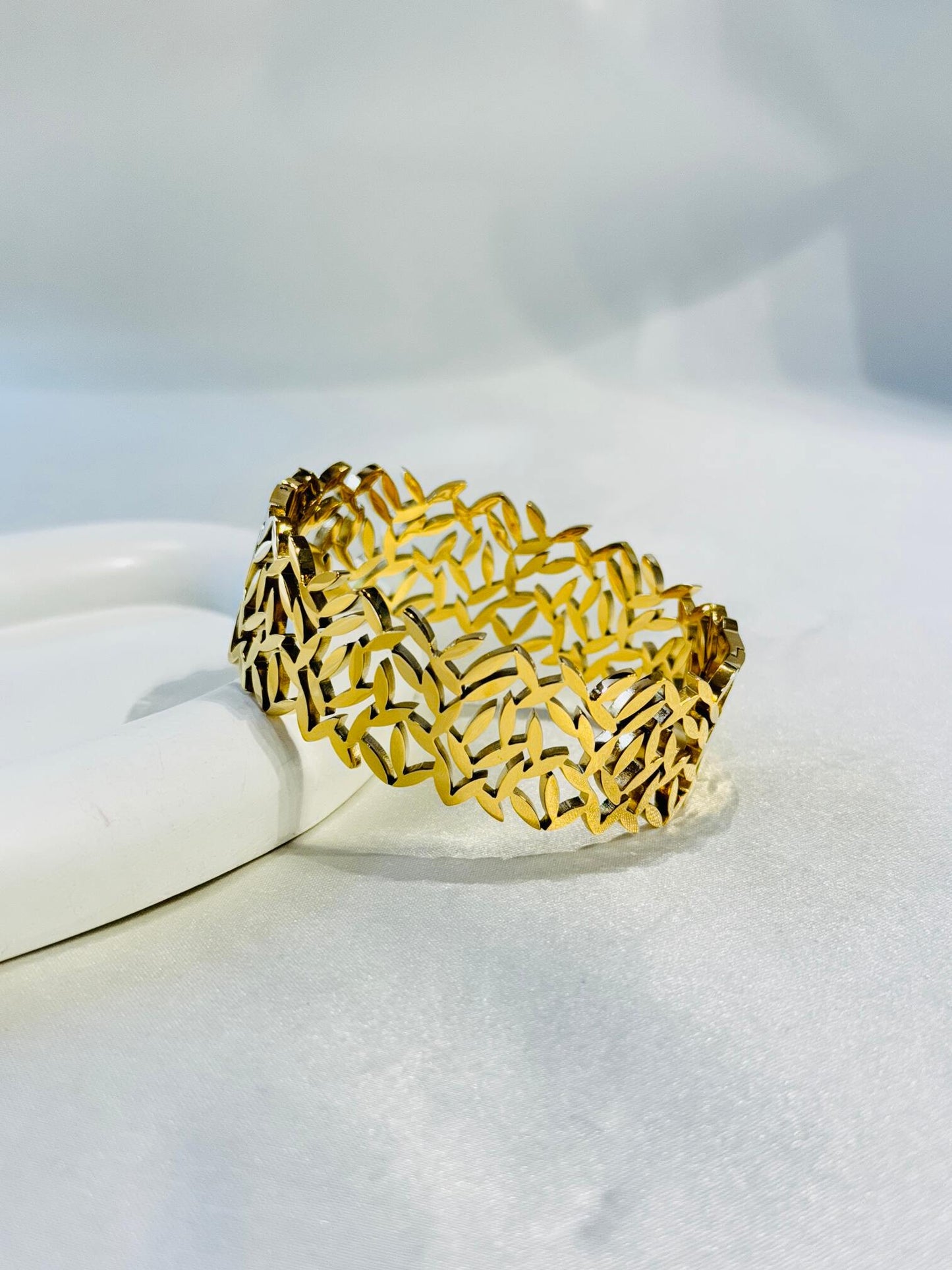 BOLD 18k GOLD PLATED ANTI TARNISH BRACELET