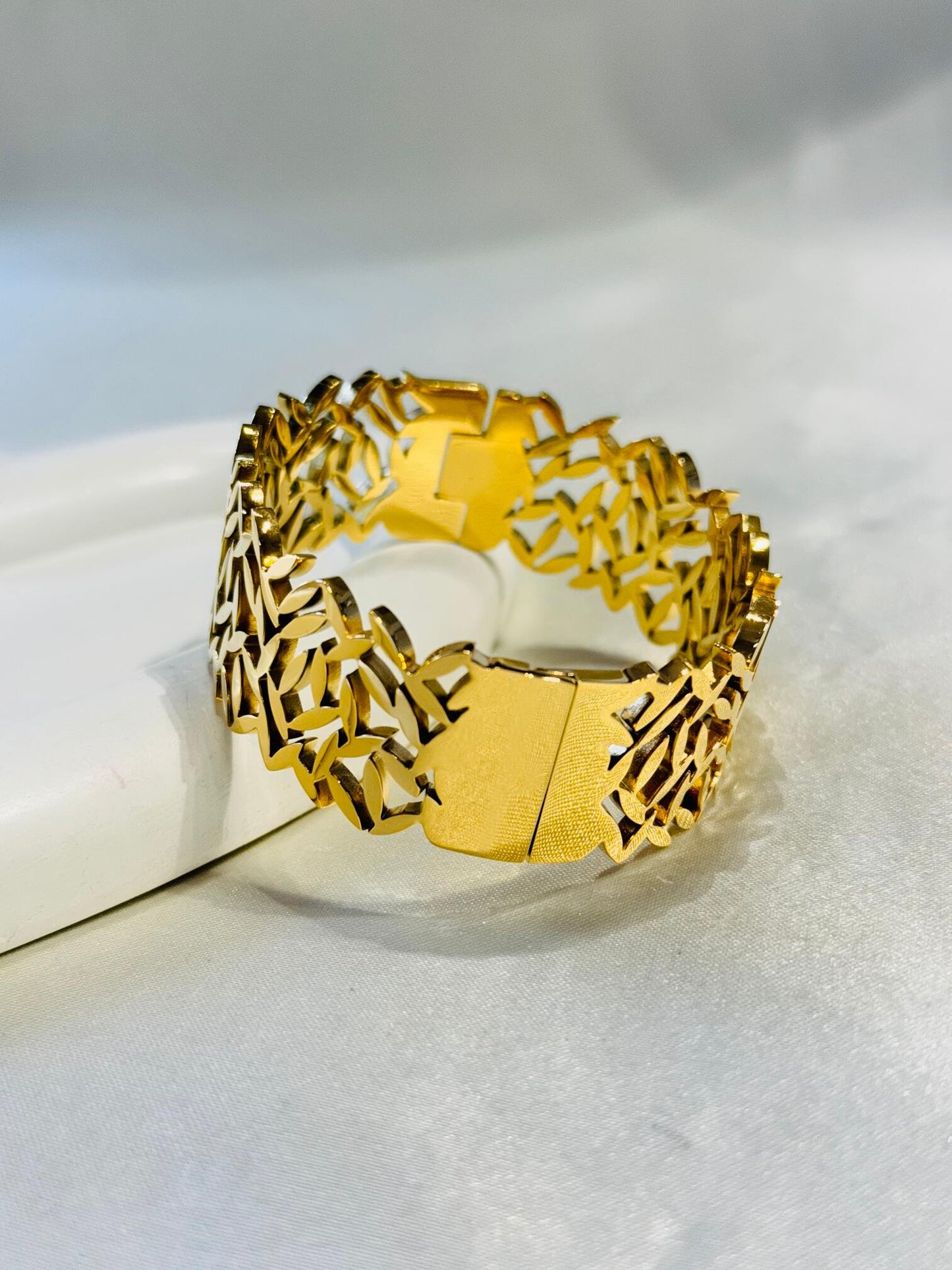 BOLD 18k GOLD PLATED ANTI TARNISH BRACELET