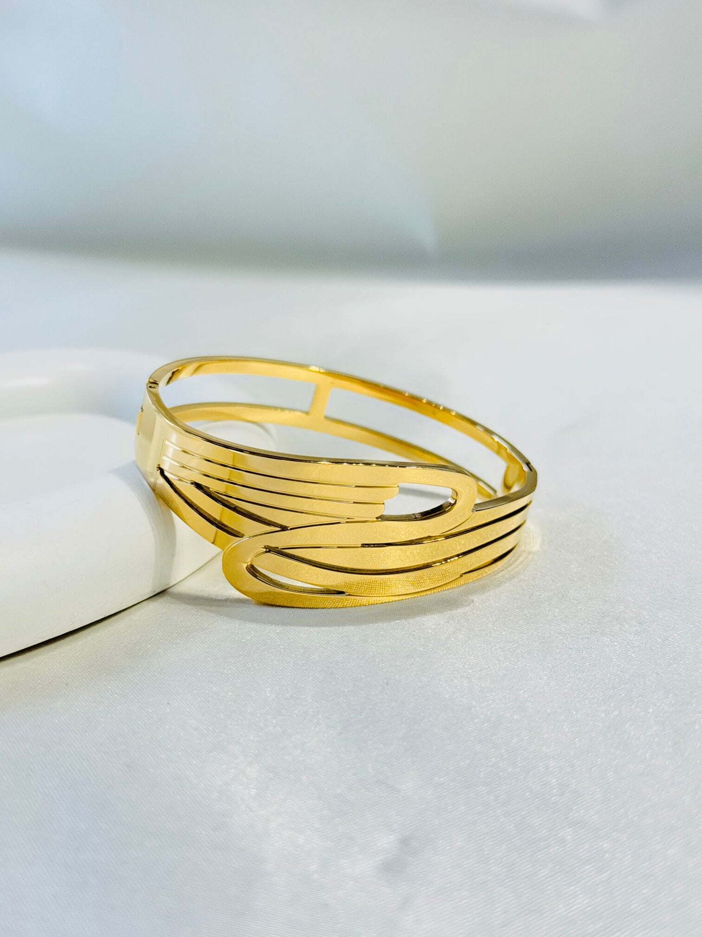 18k GOLD PLATED ANTI TARNISH BRACELET