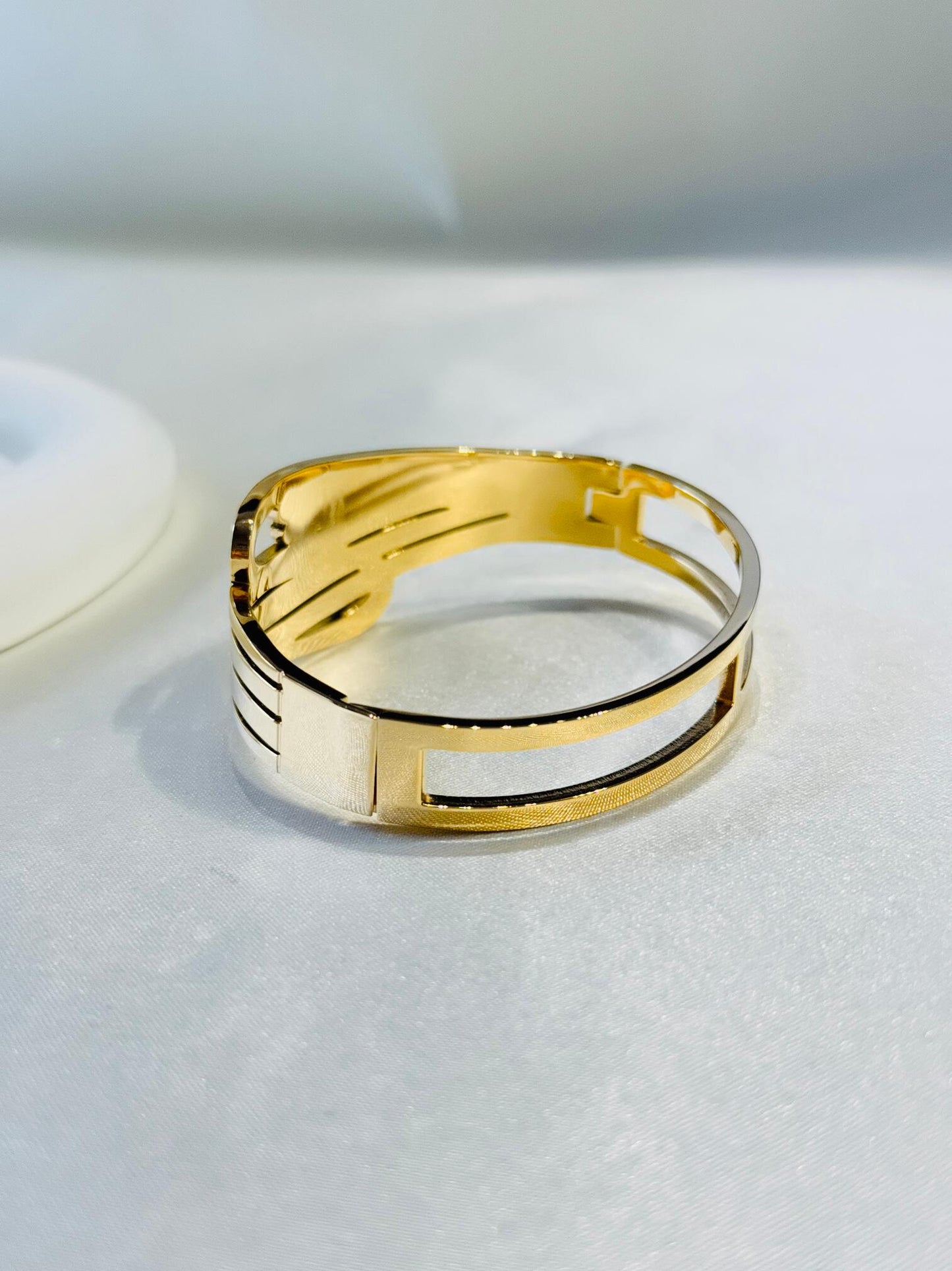 18k GOLD PLATED ANTI TARNISH BRACELET