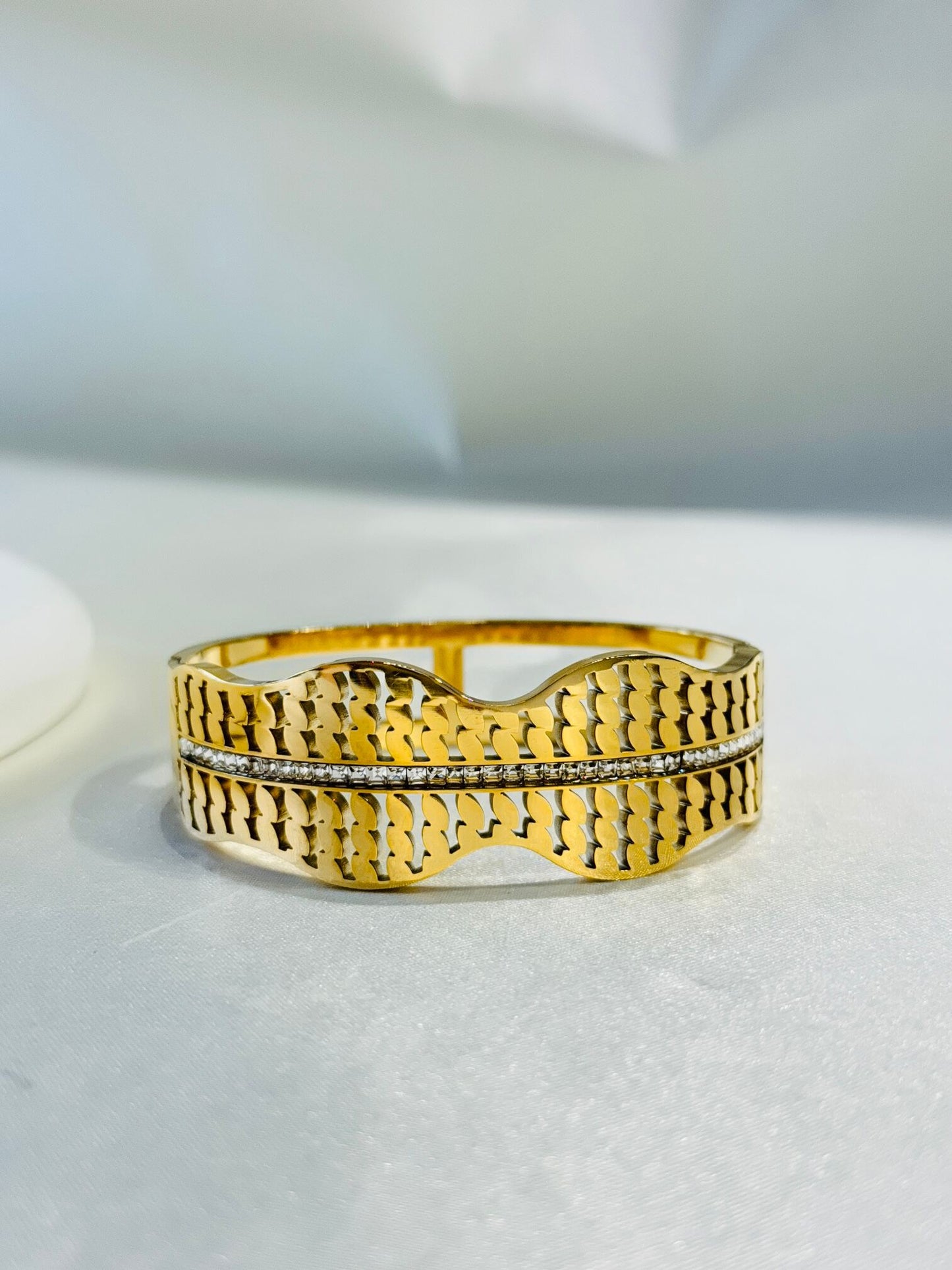 18k GOLD PLATED ANTI TARNISH BRACELET