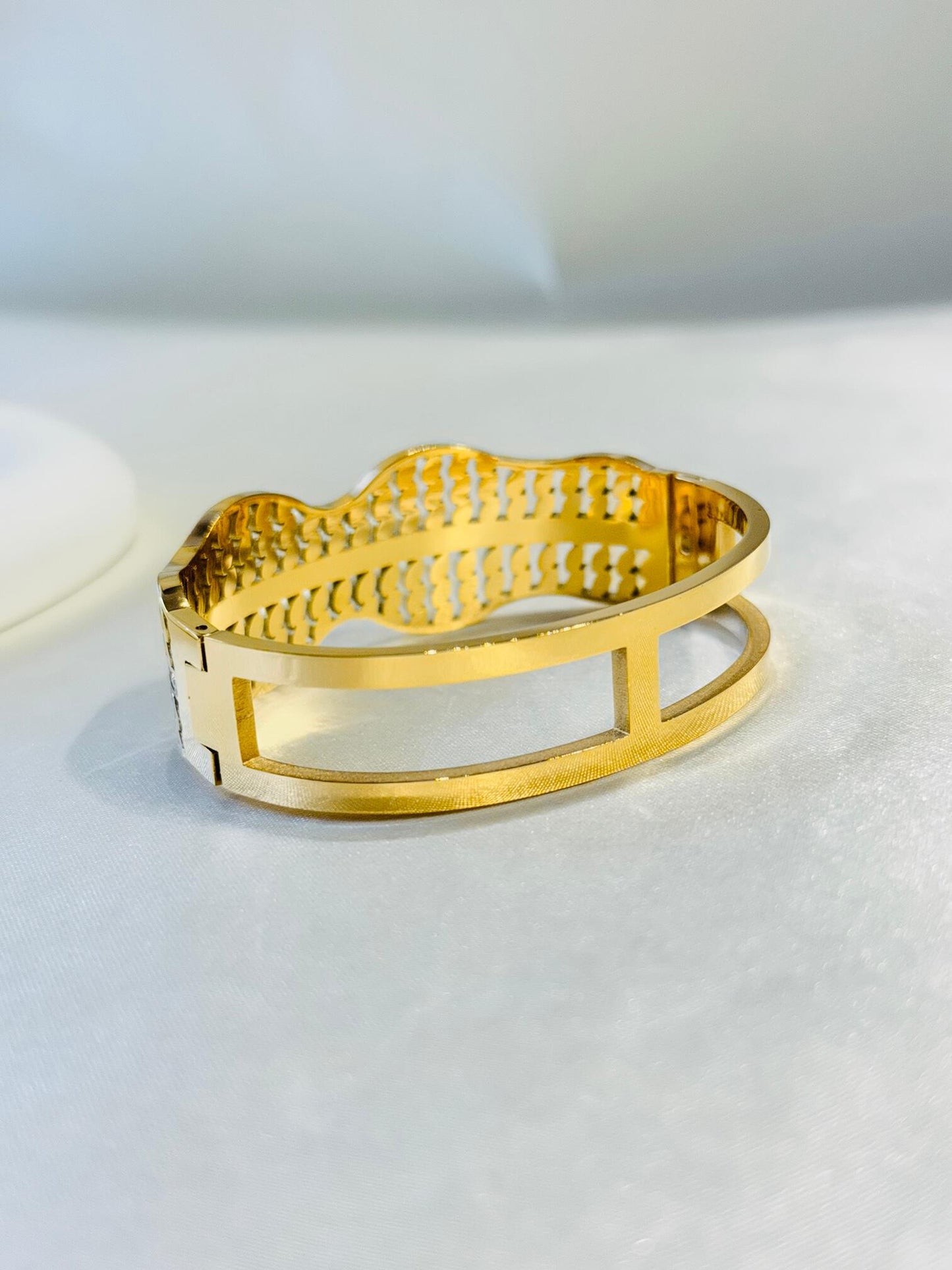 18k GOLD PLATED ANTI TARNISH BRACELET