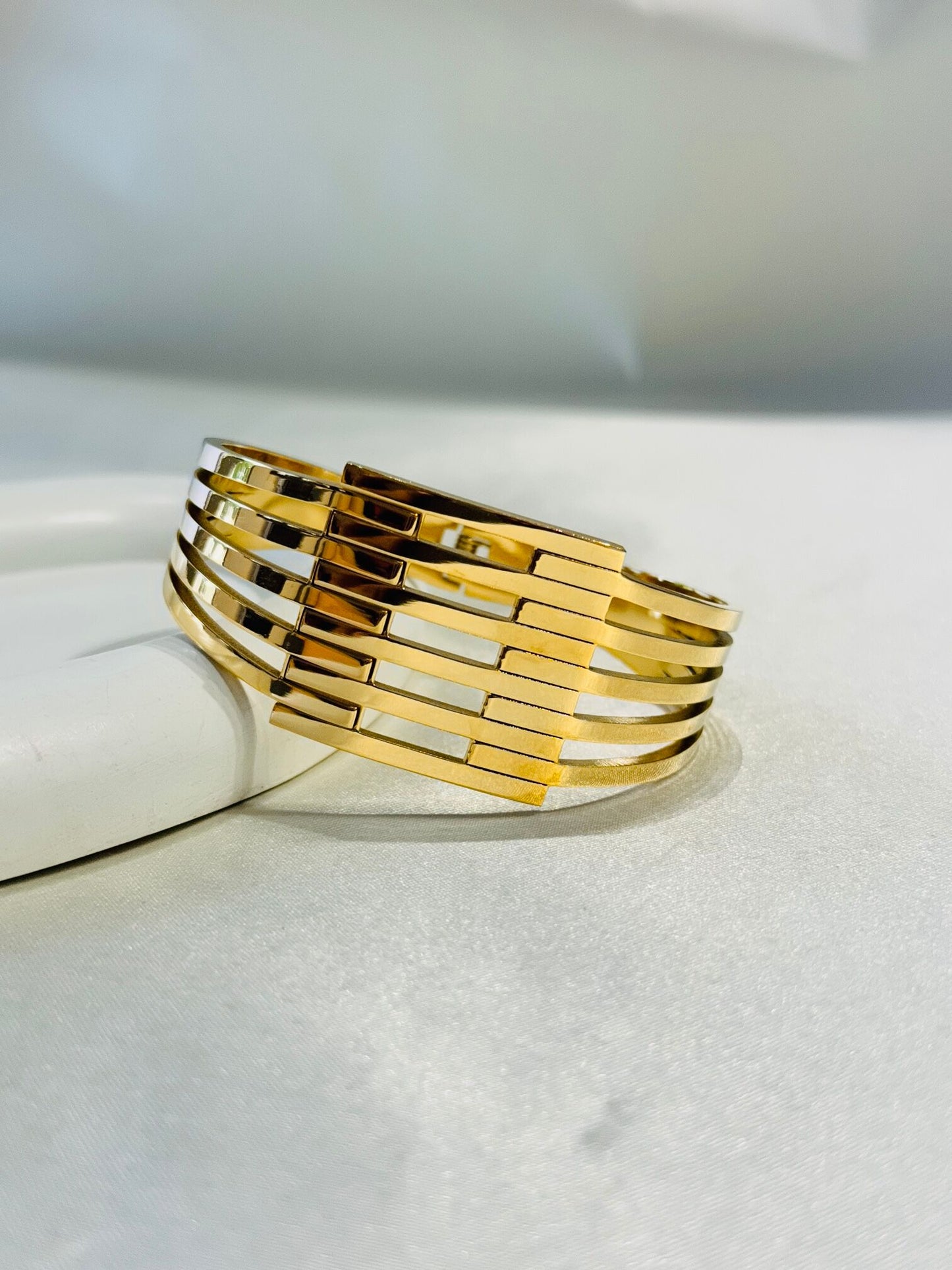 18k GOLD PLATED ANTI TARNISH BRACELET