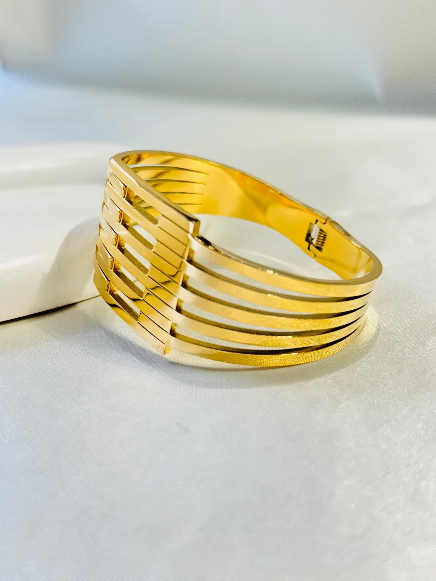 18k GOLD PLATED ANTI TARNISH BRACELET