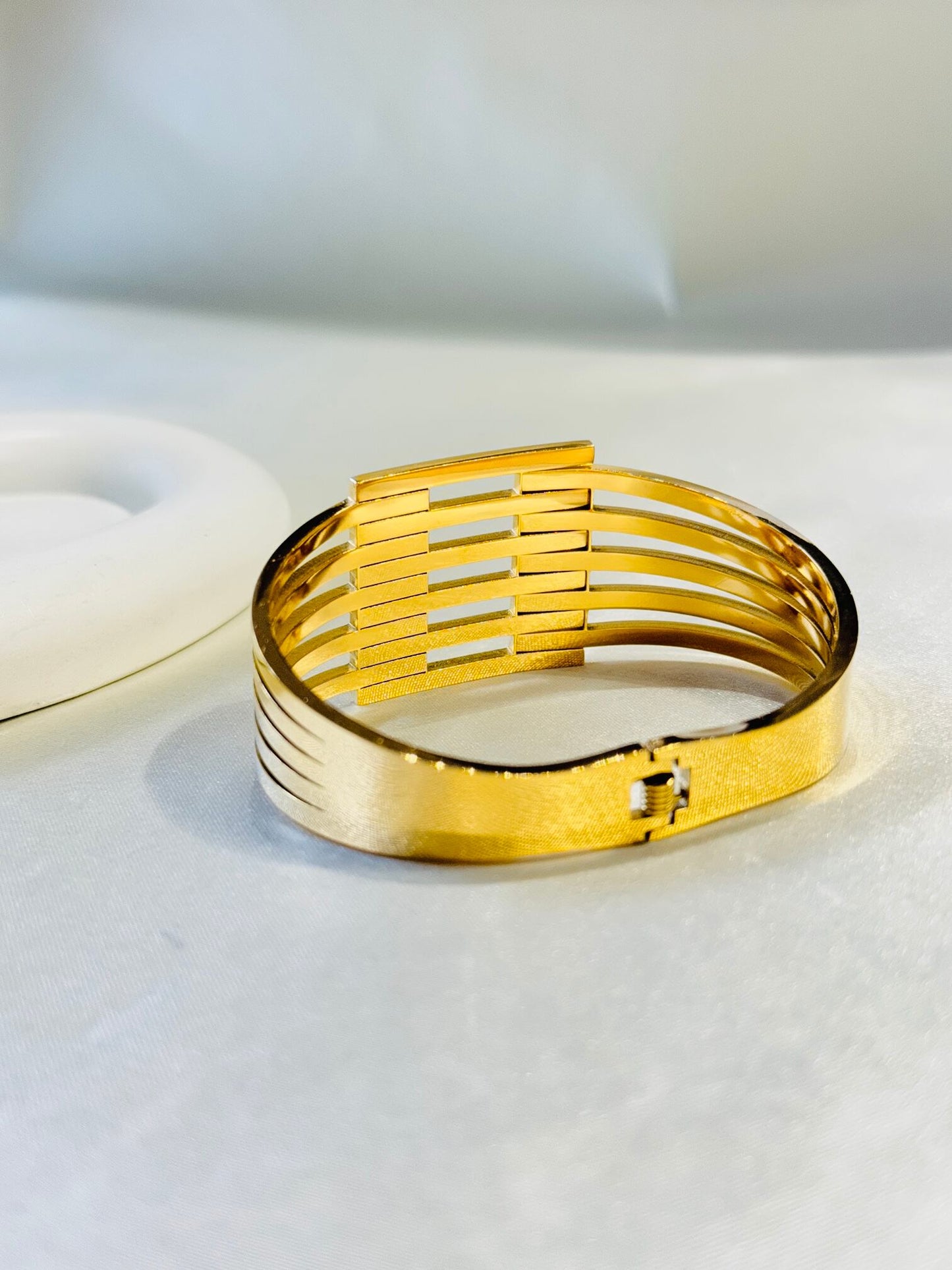 18k GOLD PLATED ANTI TARNISH BRACELET
