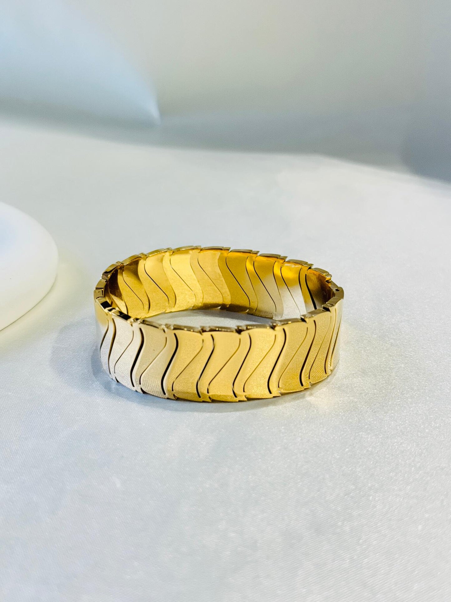 BOLD 18k GOLD PLATED ANTI TARNISH BRACELET