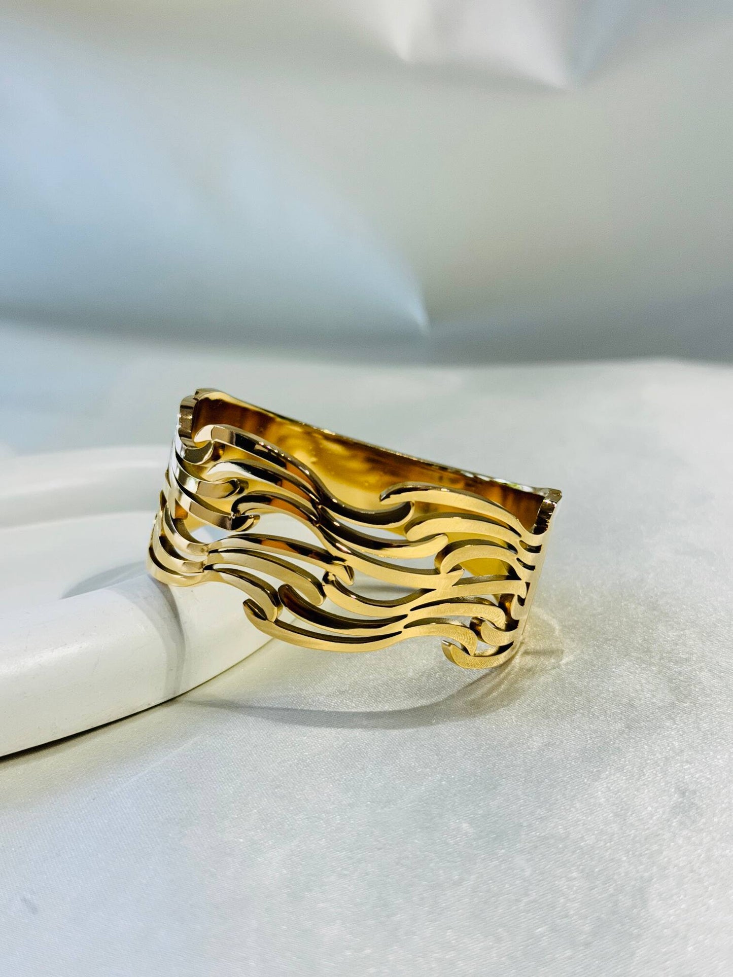BOLD 18k GOLD PLATED ANTI TARNISH BRACELET